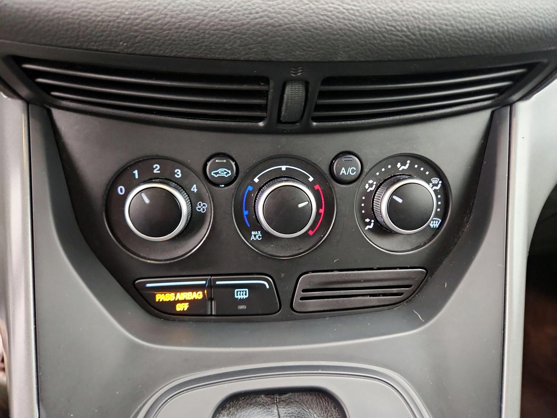 Thumbnail: 2015 Ford Escape - 16