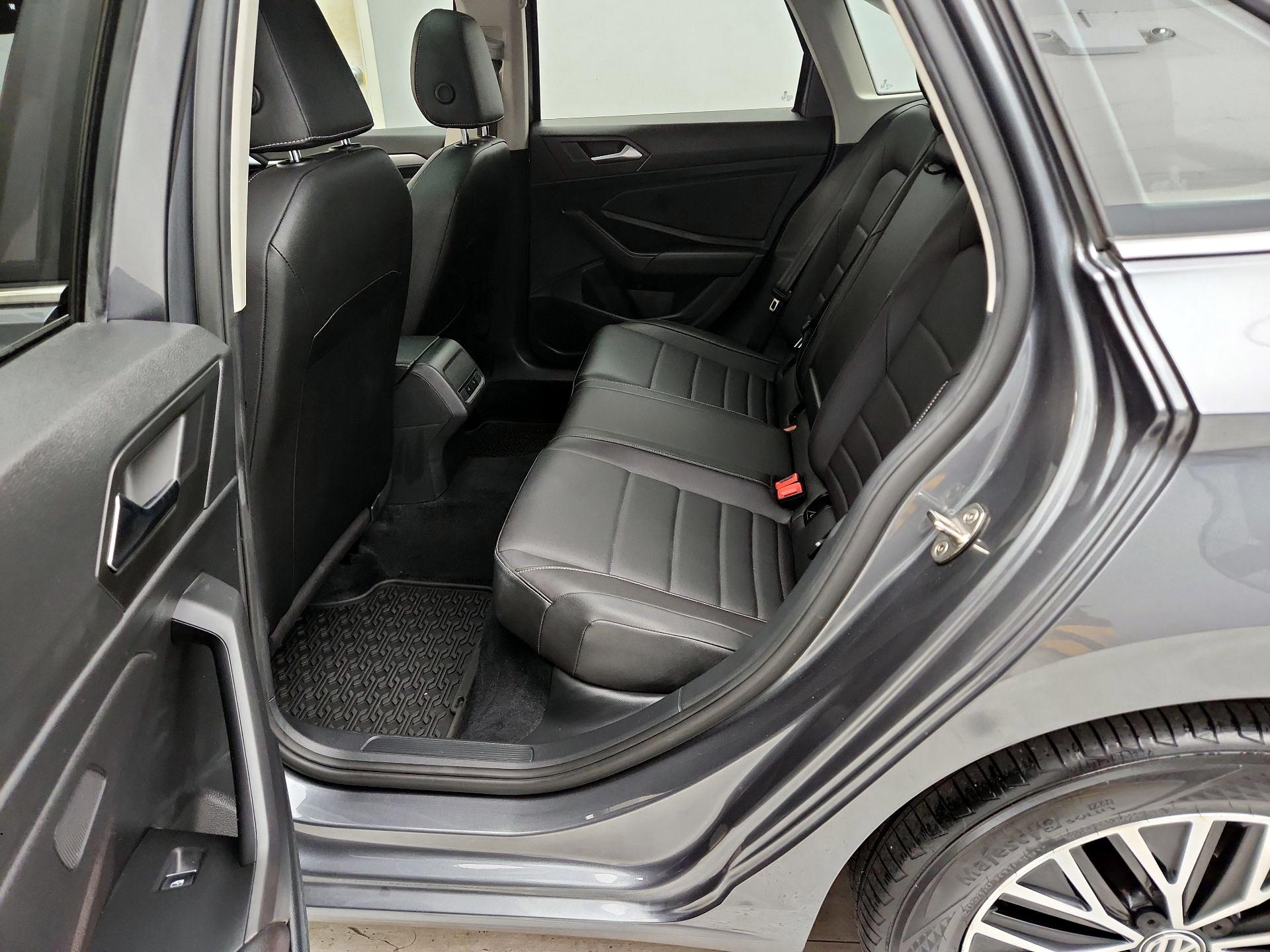 Thumbnail: 2021 Volkswagen Jetta - 20