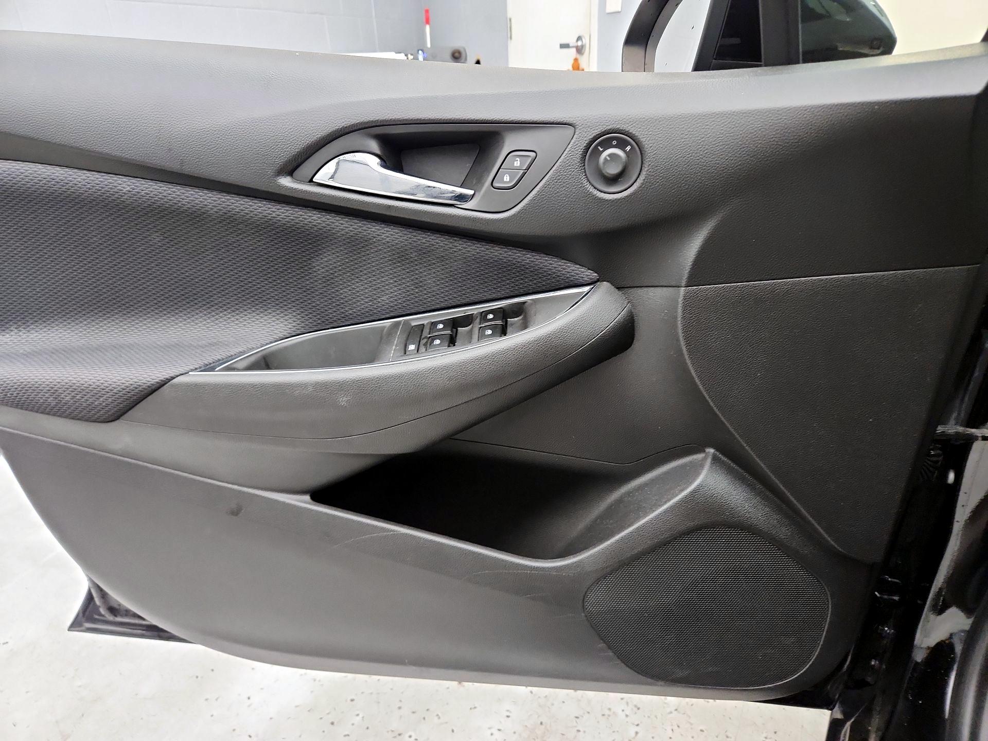 Thumbnail: 2019 Chevrolet Cruze - 12