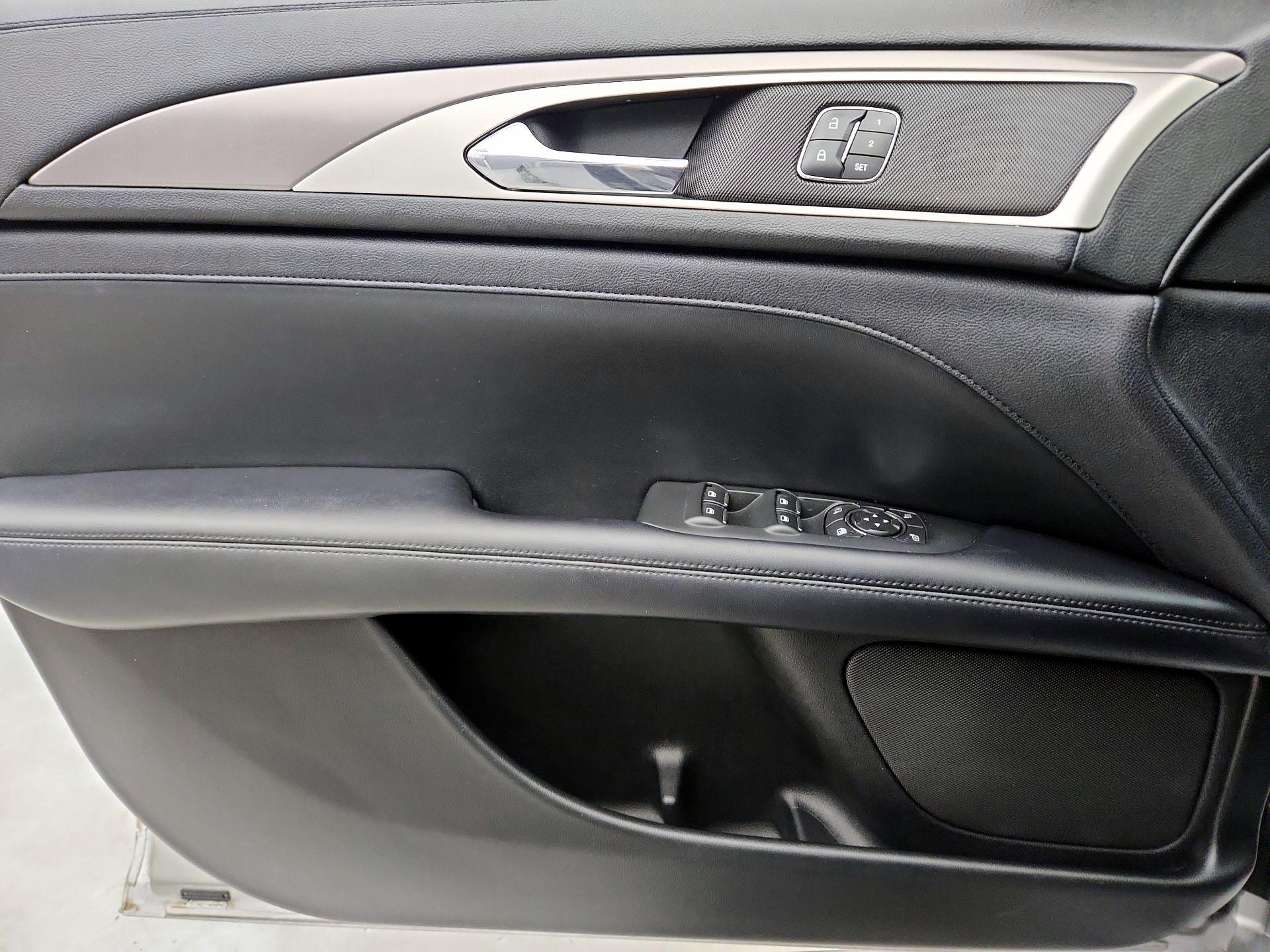 Thumbnail: 2018 Lincoln MKZ - 12