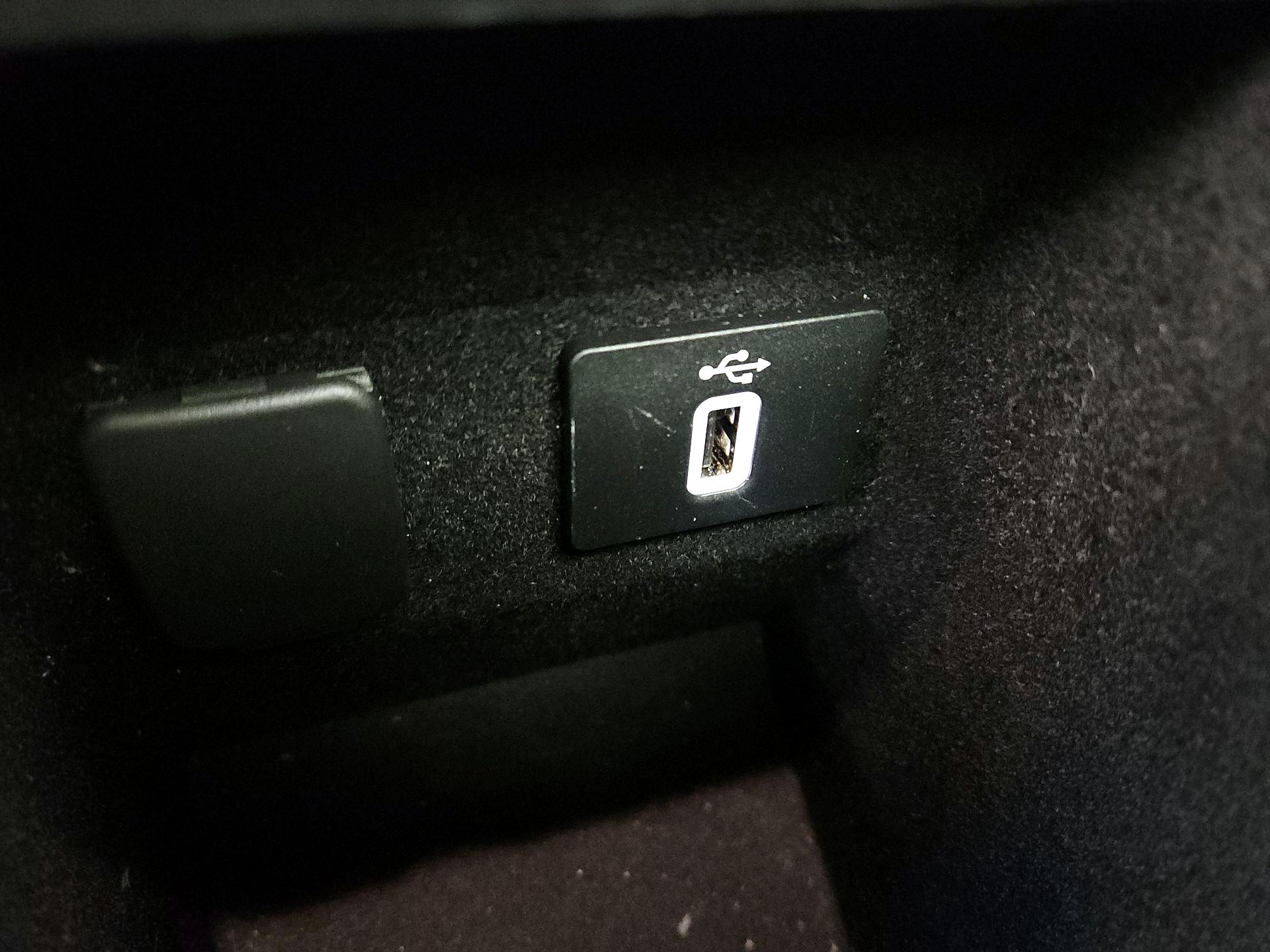 Thumbnail: 2018 Lincoln MKZ - 19