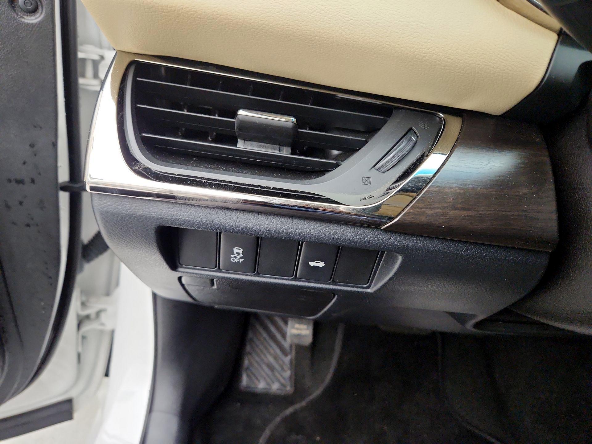 Thumbnail: 2016 Toyota Avalon - 13