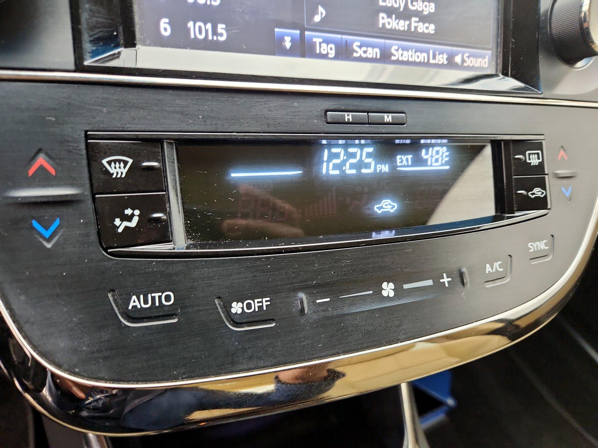 Thumbnail: 2016 Toyota Avalon - 16