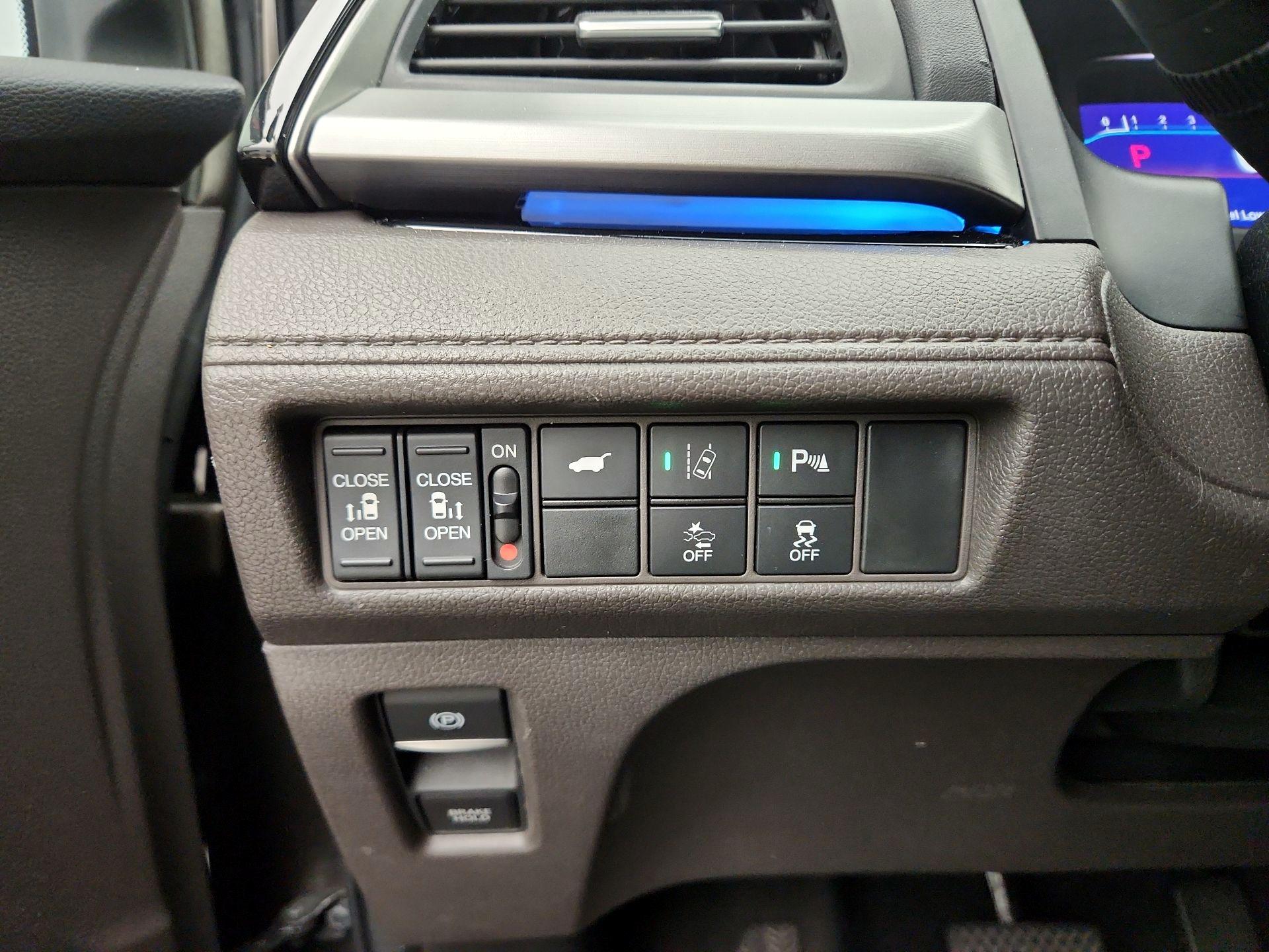 Thumbnail: 2018 Honda Odyssey - 13