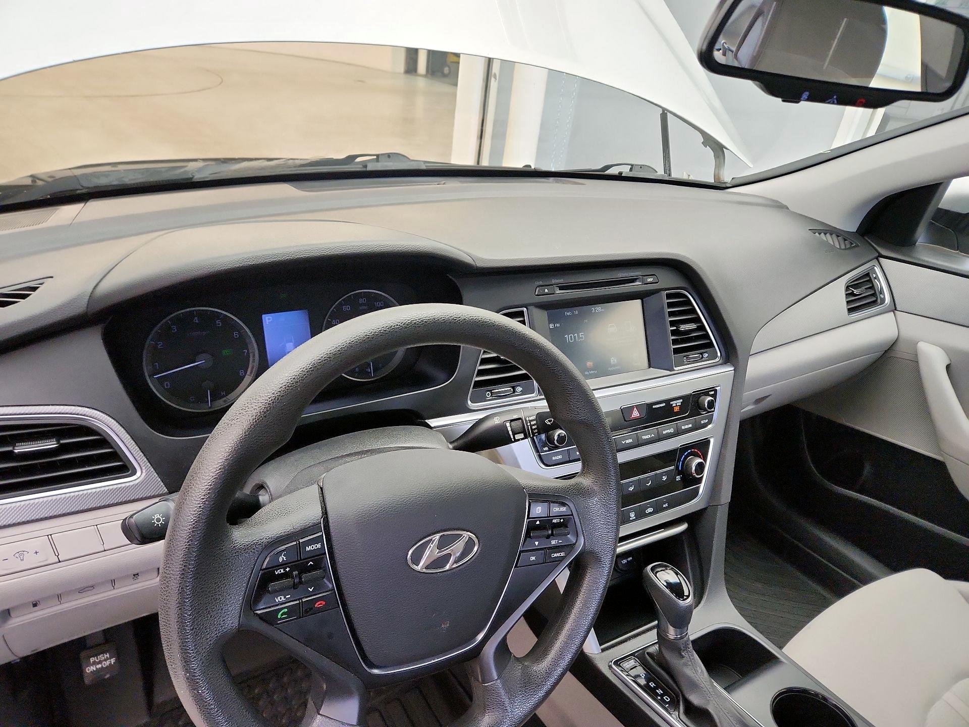 Thumbnail: 2016 Hyundai Sonata - 9