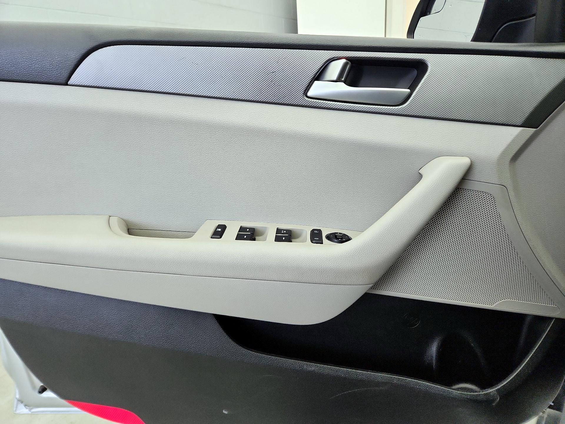 Thumbnail: 2016 Hyundai Sonata - 12