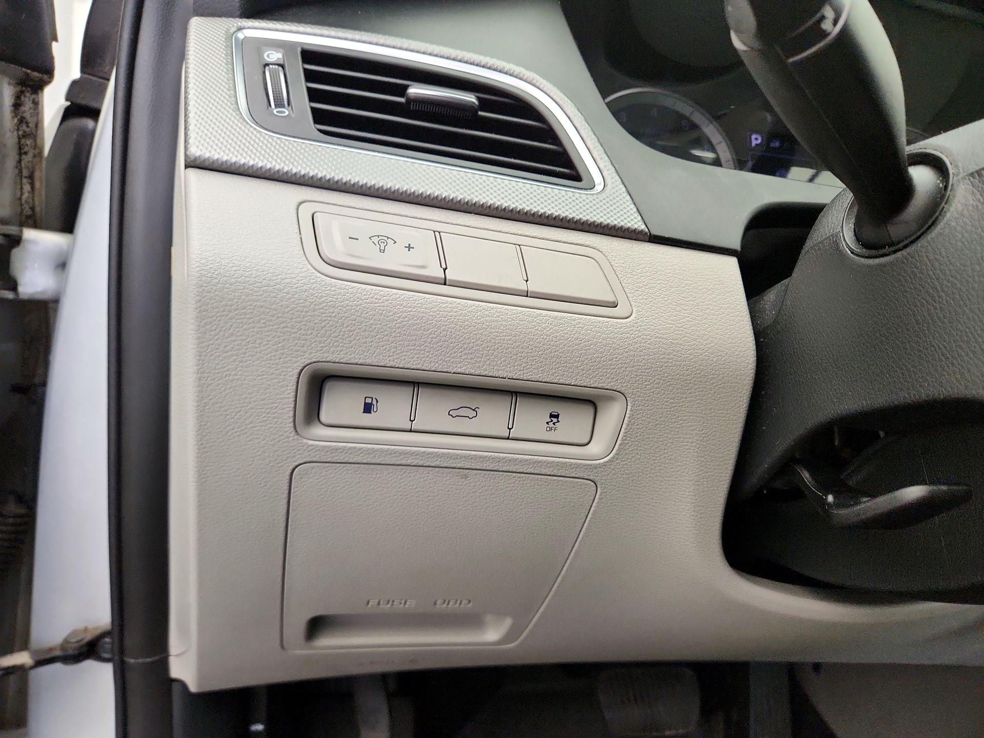 Thumbnail: 2016 Hyundai Sonata - 13