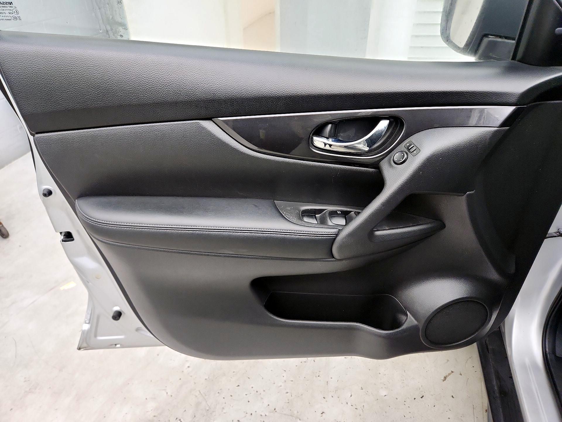 Thumbnail: 2018 Nissan Rogue - 12