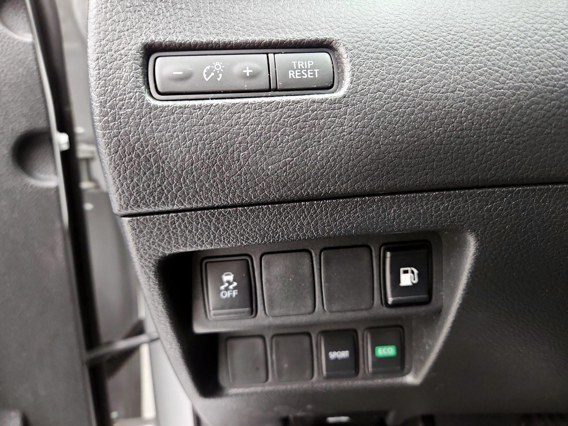 Thumbnail: 2018 Nissan Rogue - 13