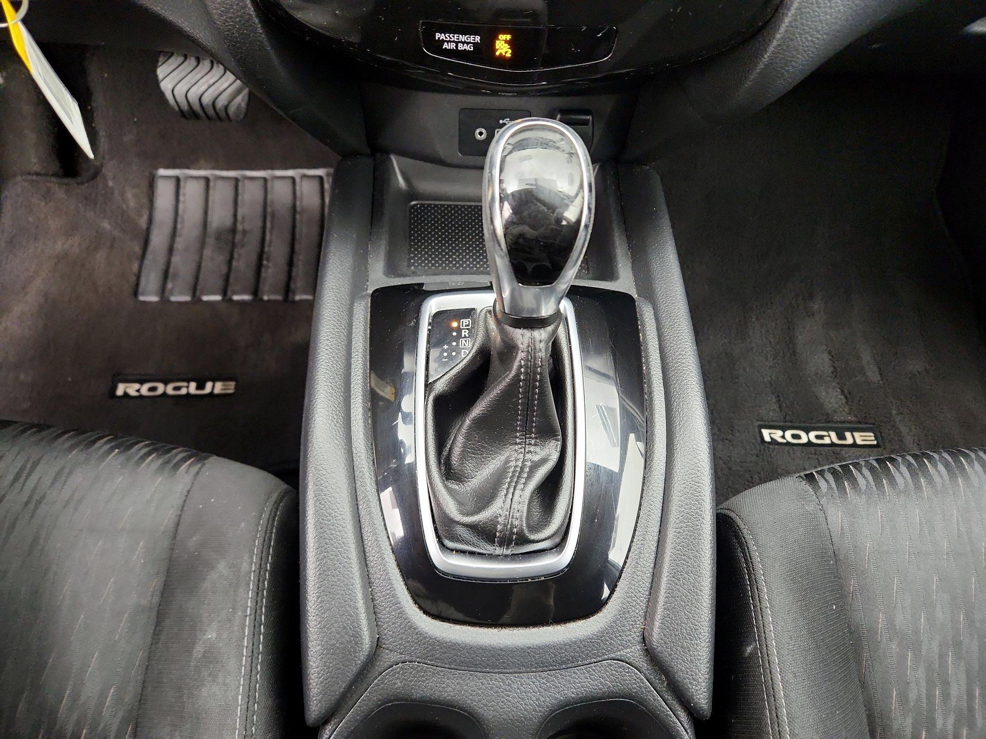 Thumbnail: 2018 Nissan Rogue - 17