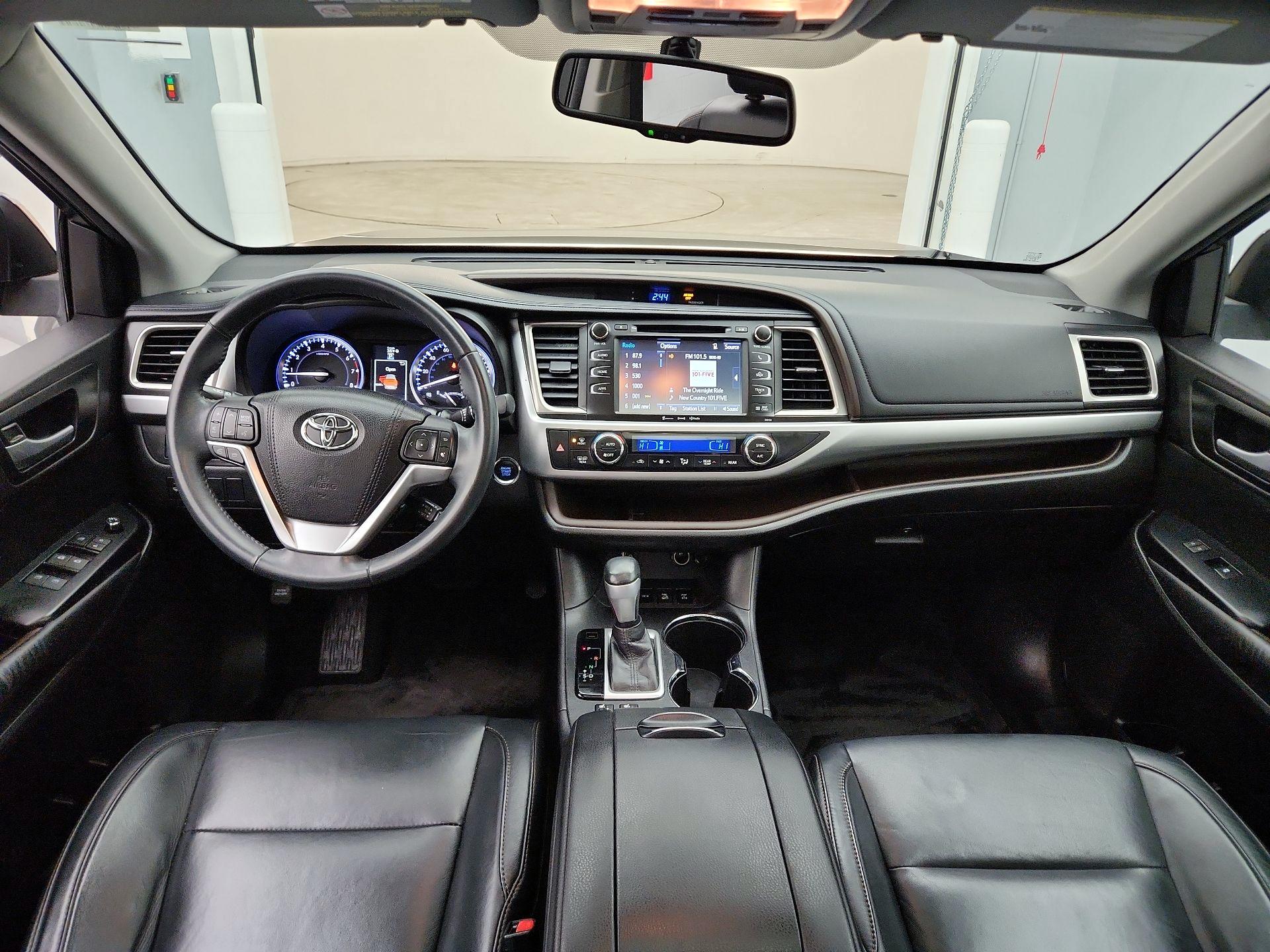 Thumbnail: 2016 Toyota Highlander - 9