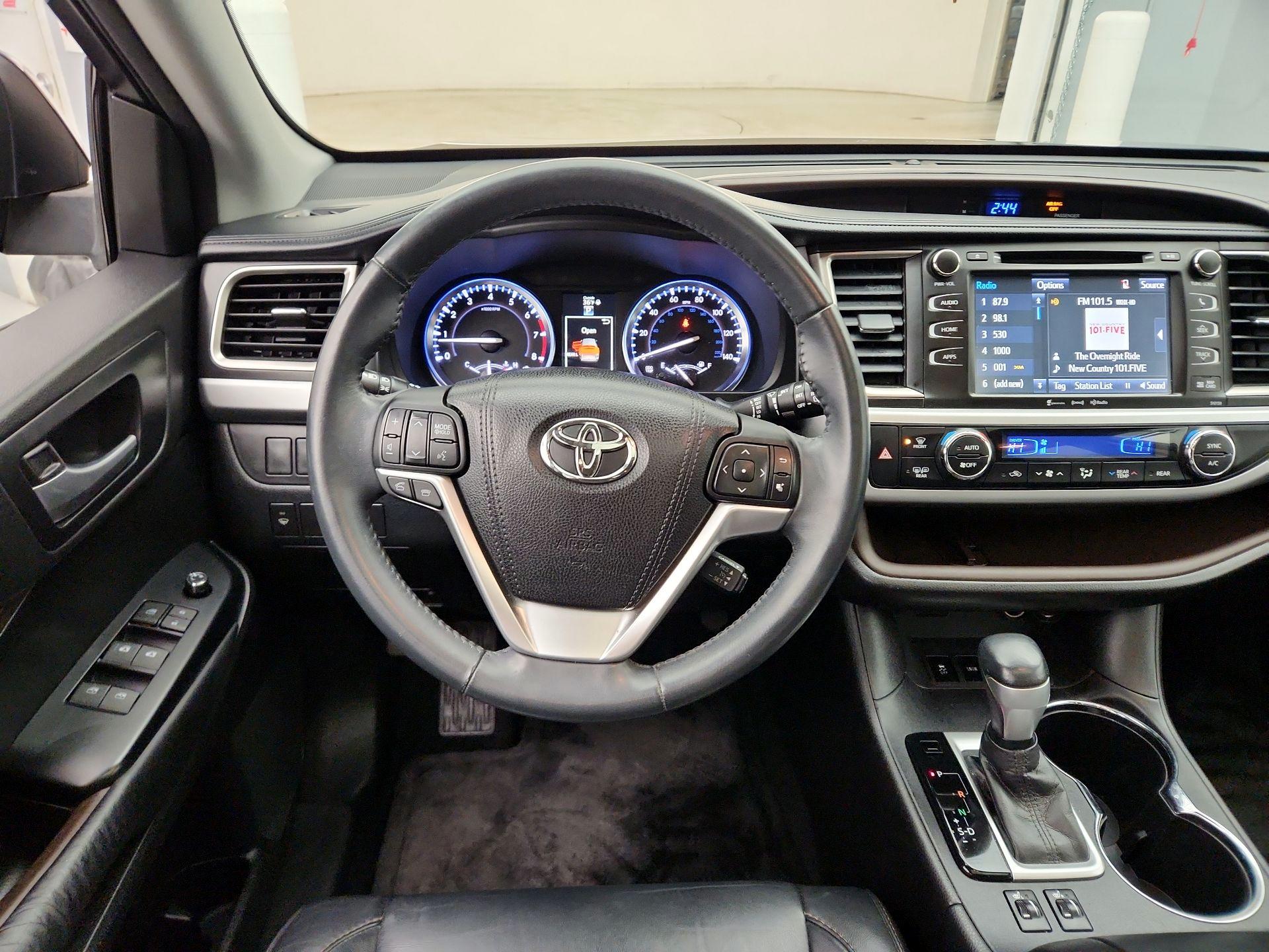 Thumbnail: 2016 Toyota Highlander - 10