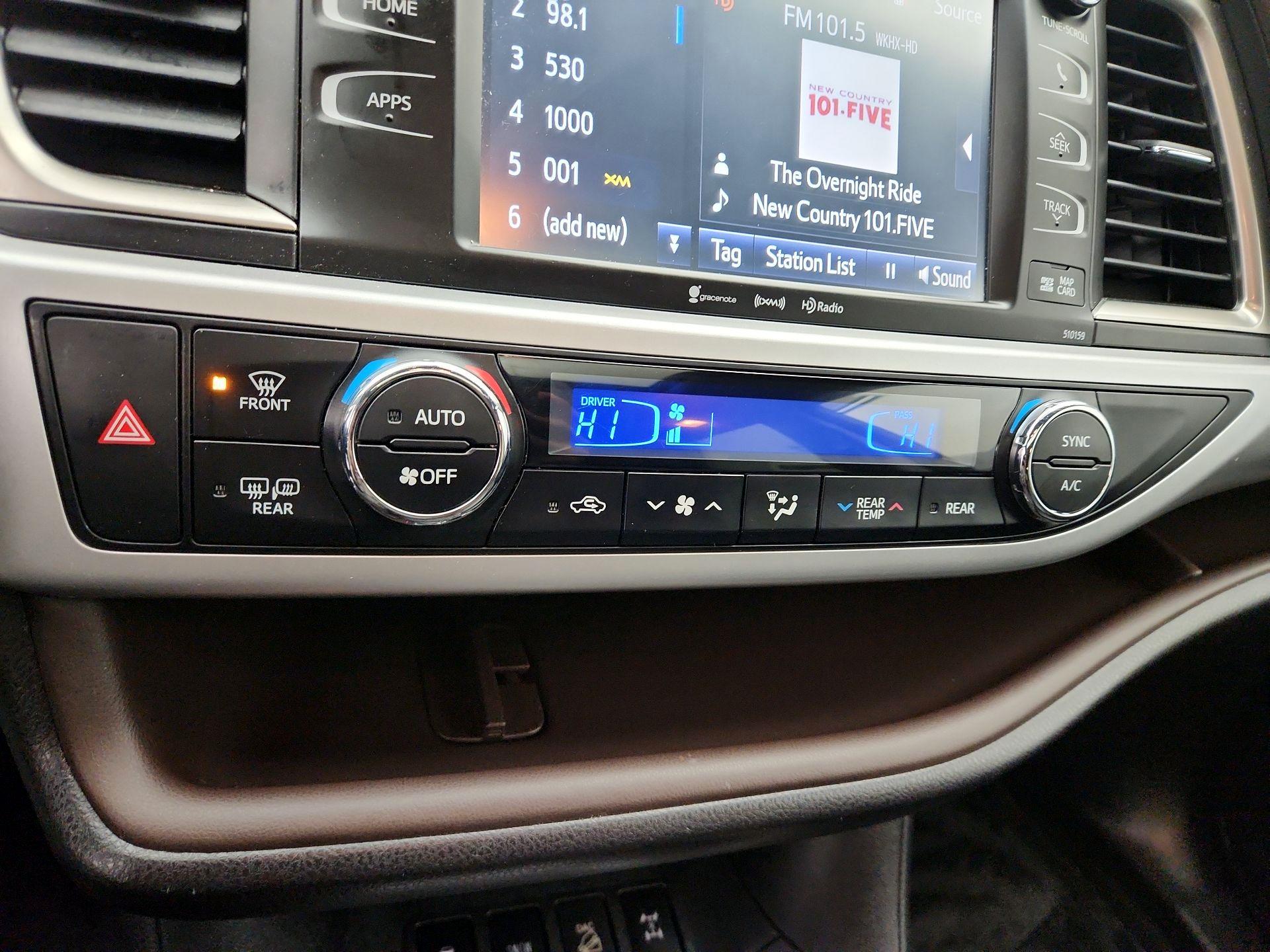 Thumbnail: 2016 Toyota Highlander - 16