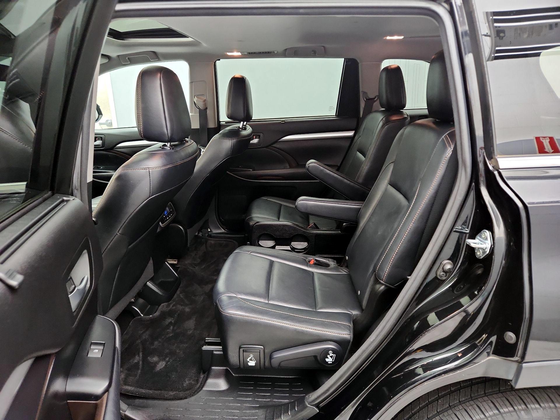 Thumbnail: 2016 Toyota Highlander - 20