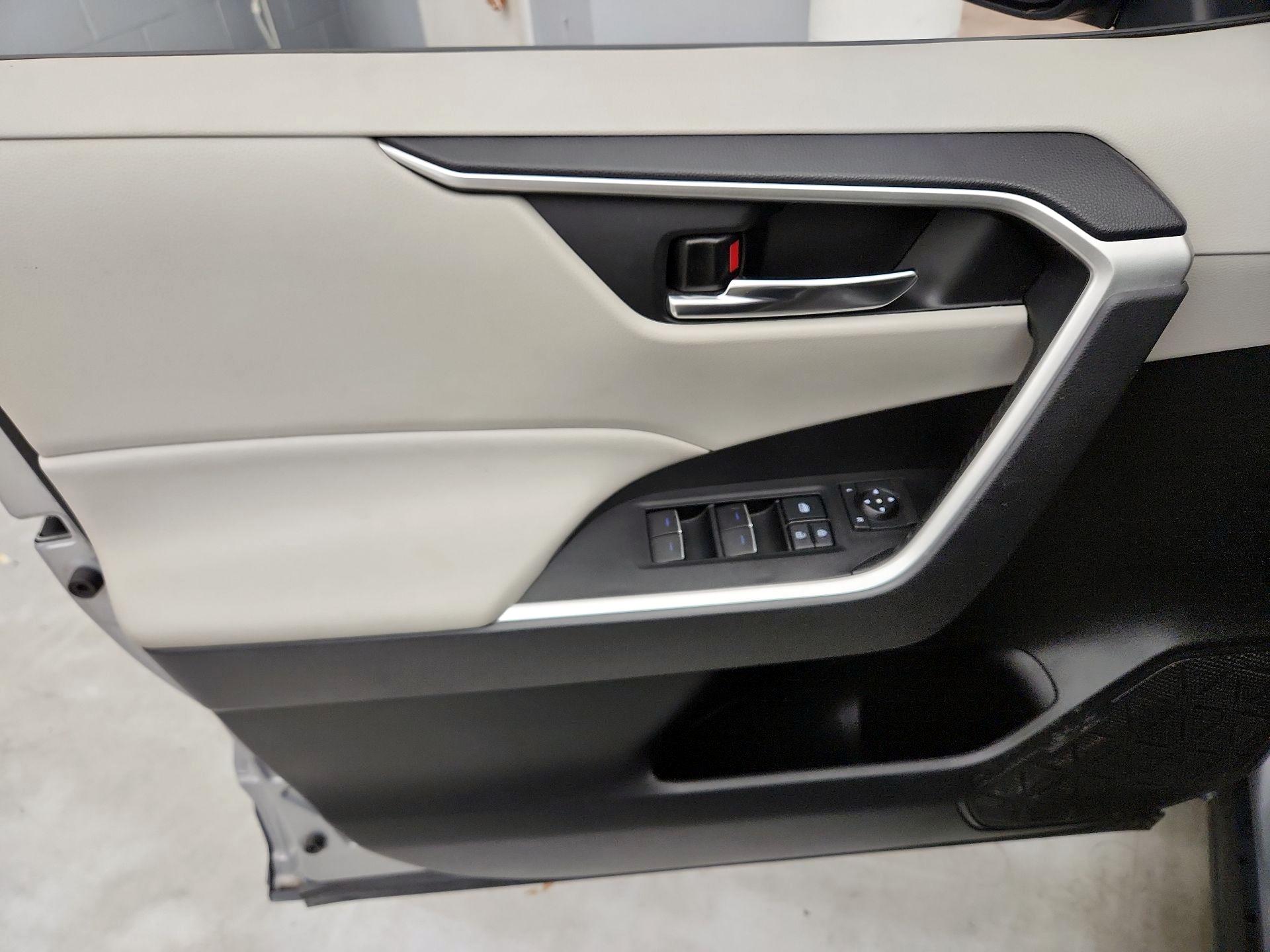 Thumbnail: 2022 Toyota RAV4 - 12