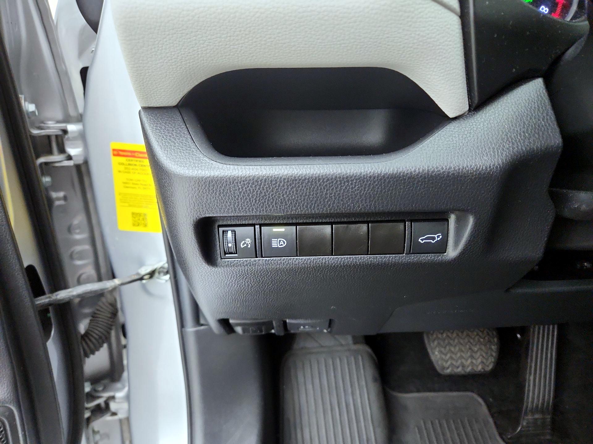 Thumbnail: 2022 Toyota RAV4 - 13