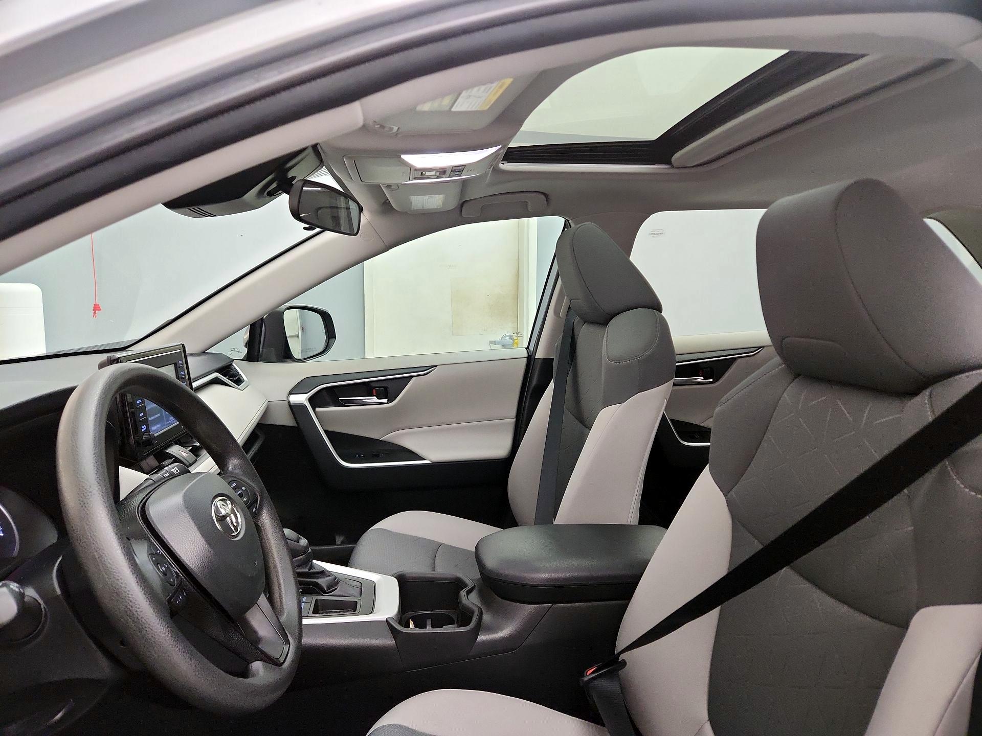 Thumbnail: 2022 Toyota RAV4 - 19