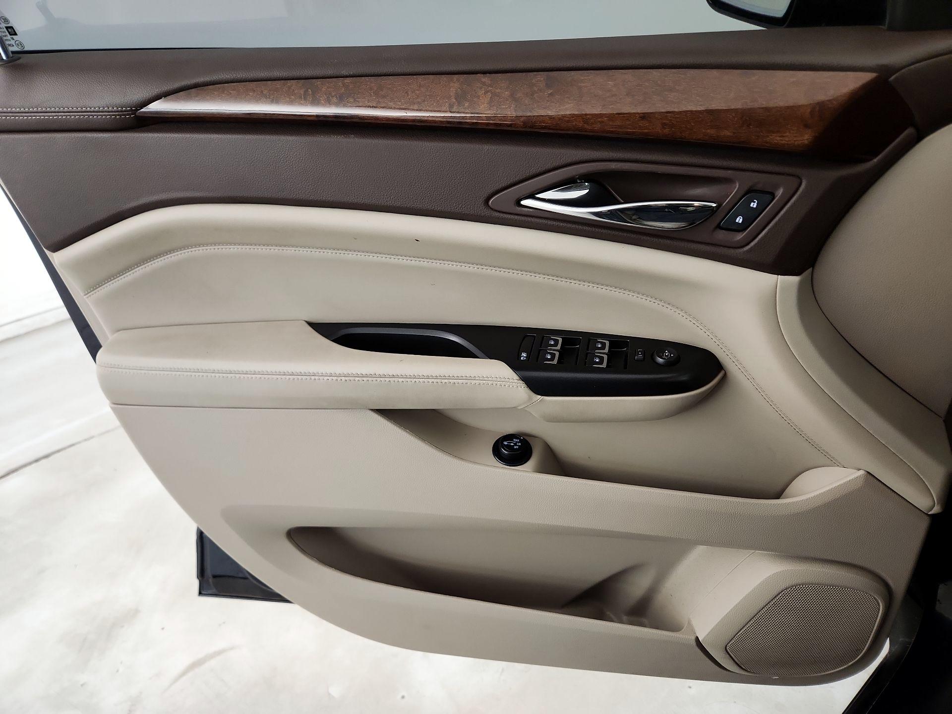 Thumbnail: 2016 Cadillac SRX - 12