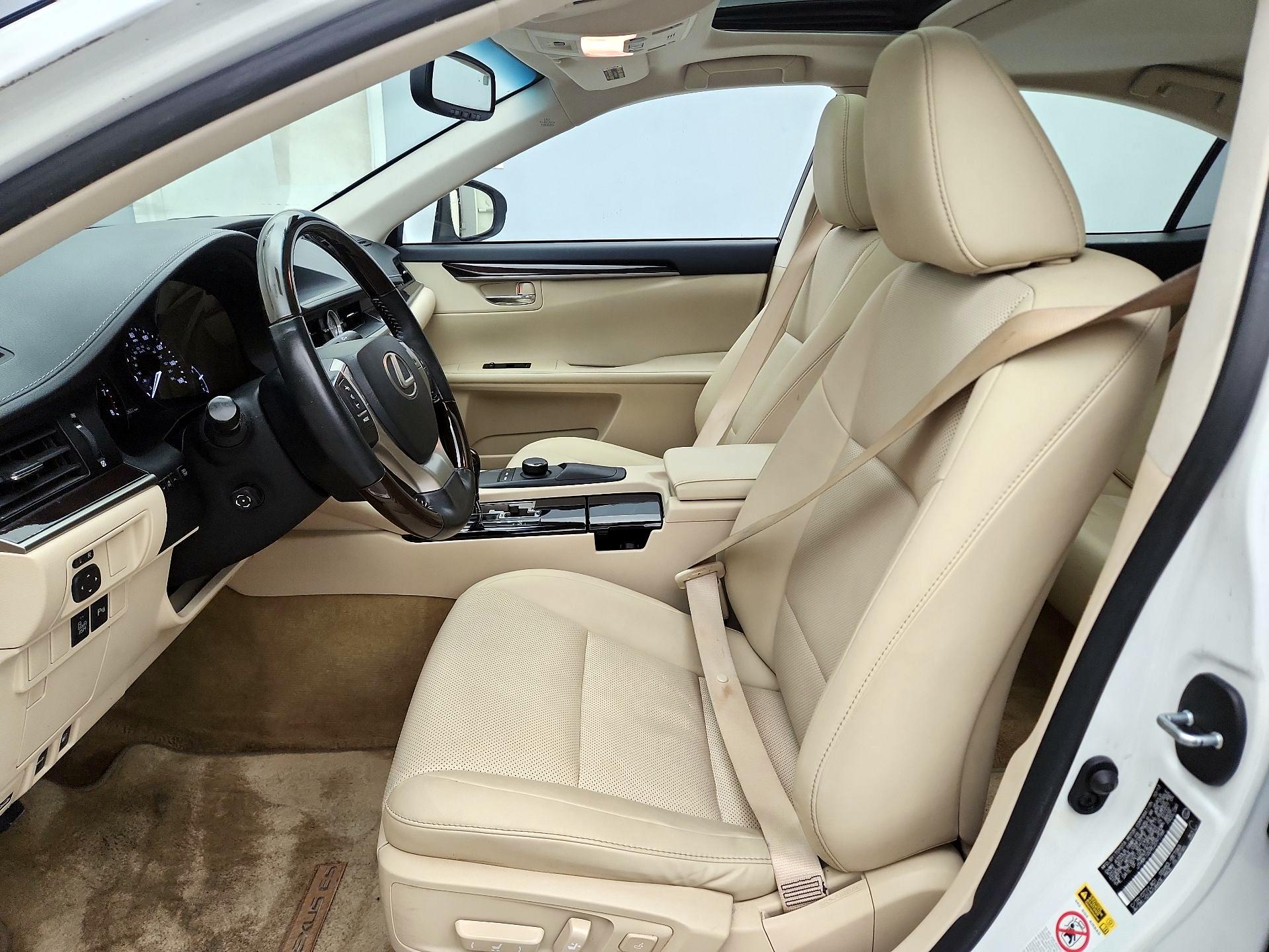 Thumbnail: 2014 Lexus ES - 11