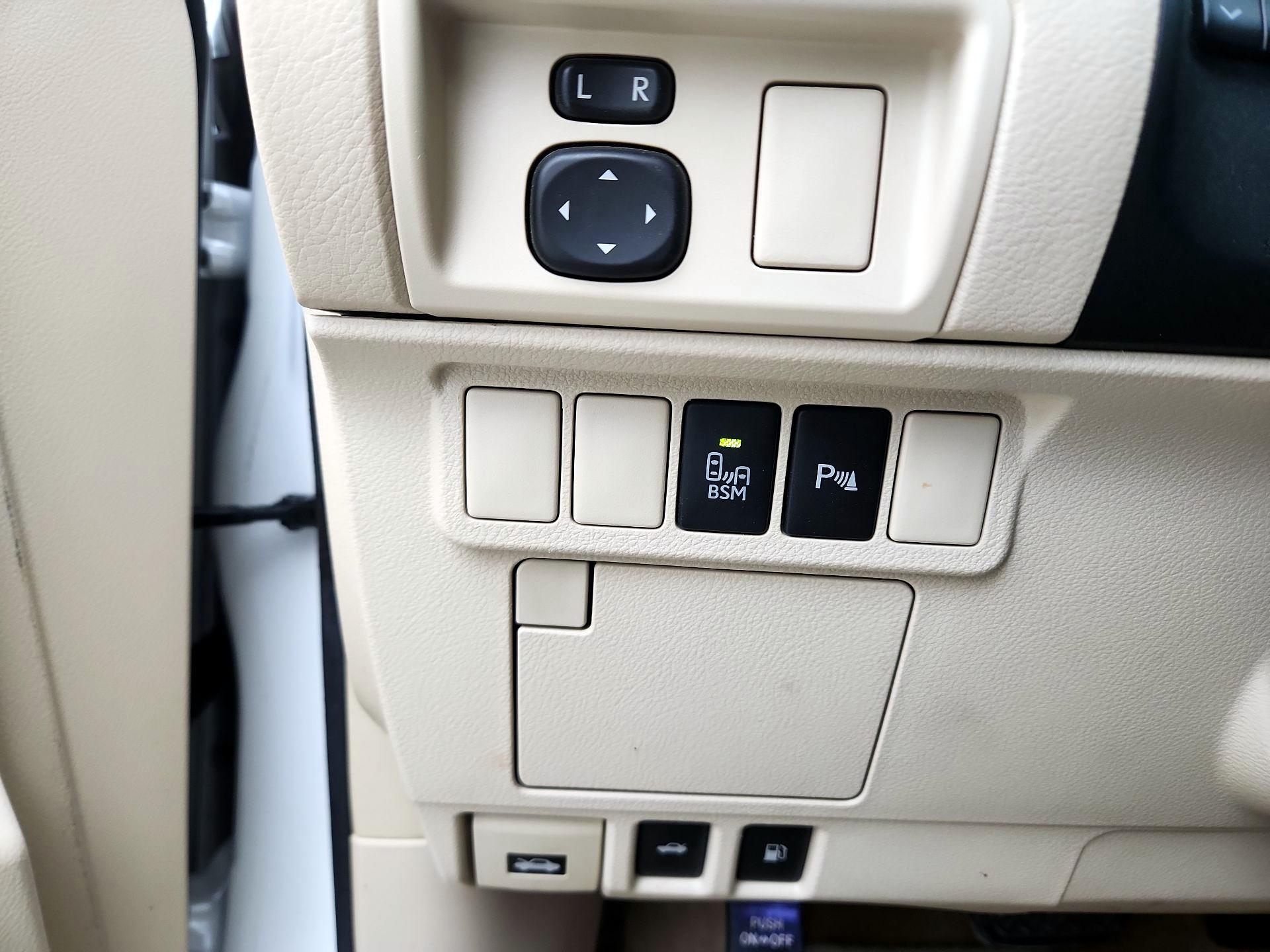 Thumbnail: 2014 Lexus ES - 13