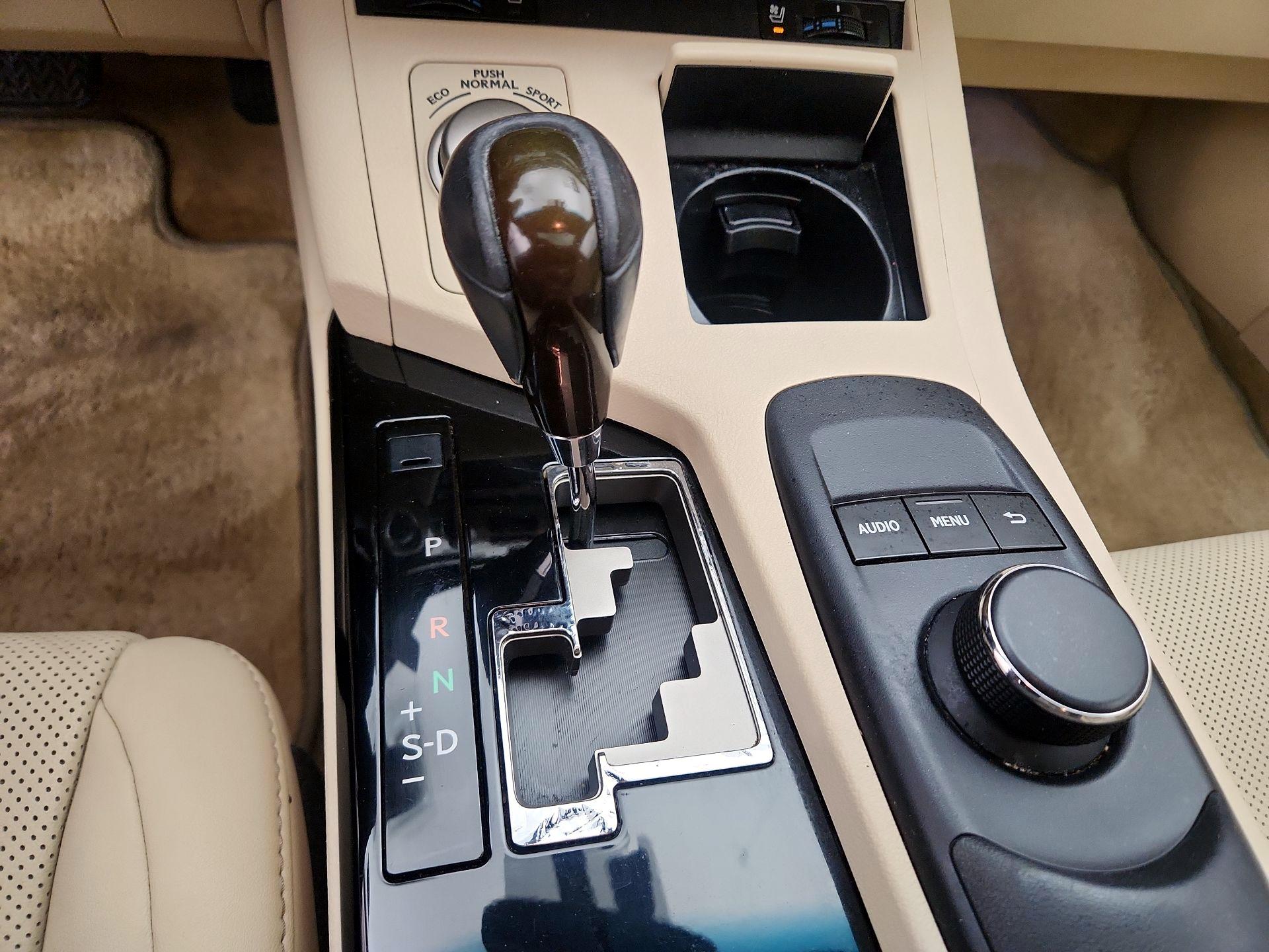 Thumbnail: 2014 Lexus ES - 17