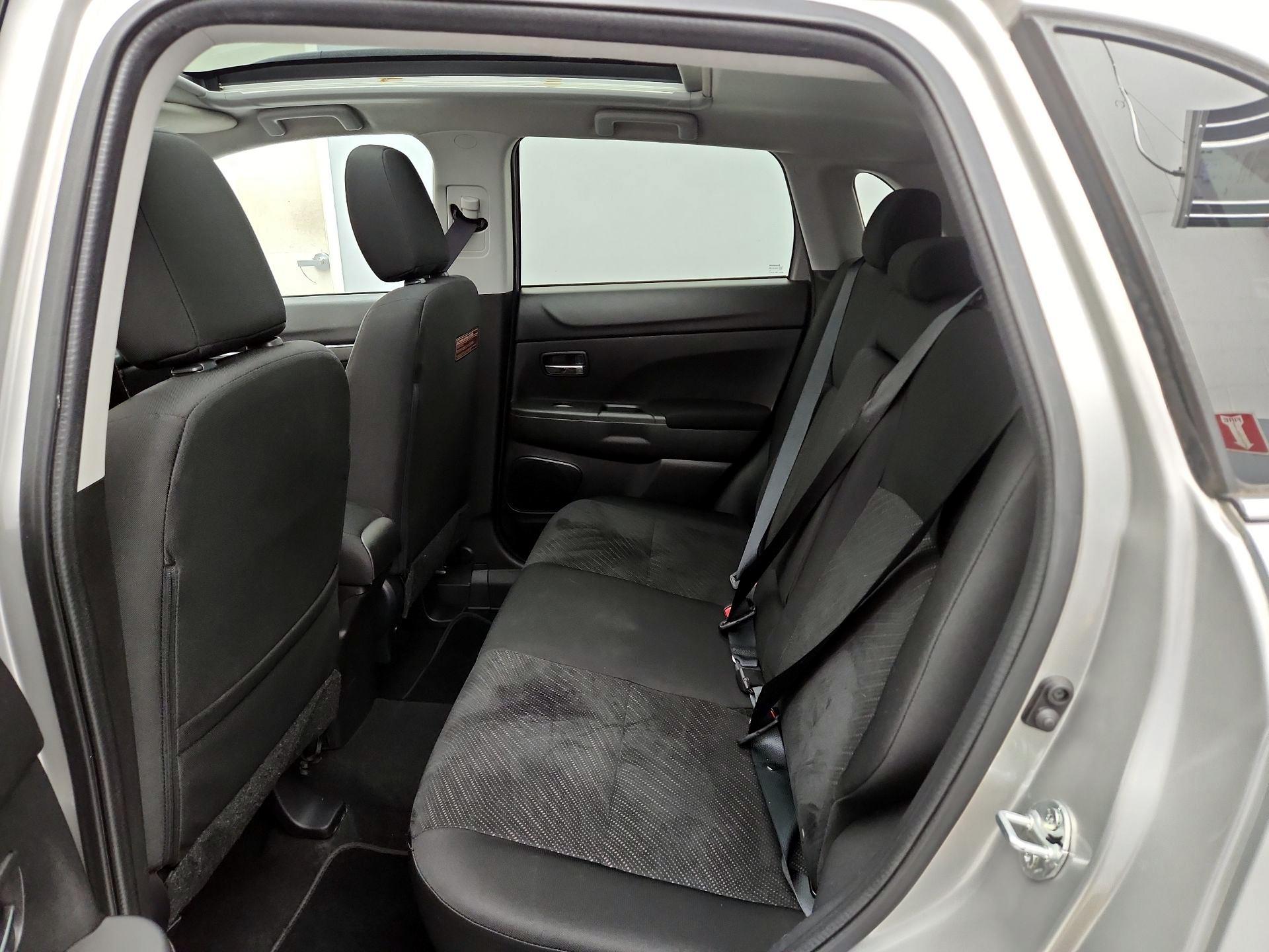 Thumbnail: 2015 Mitsubishi Outlander Sport - 19