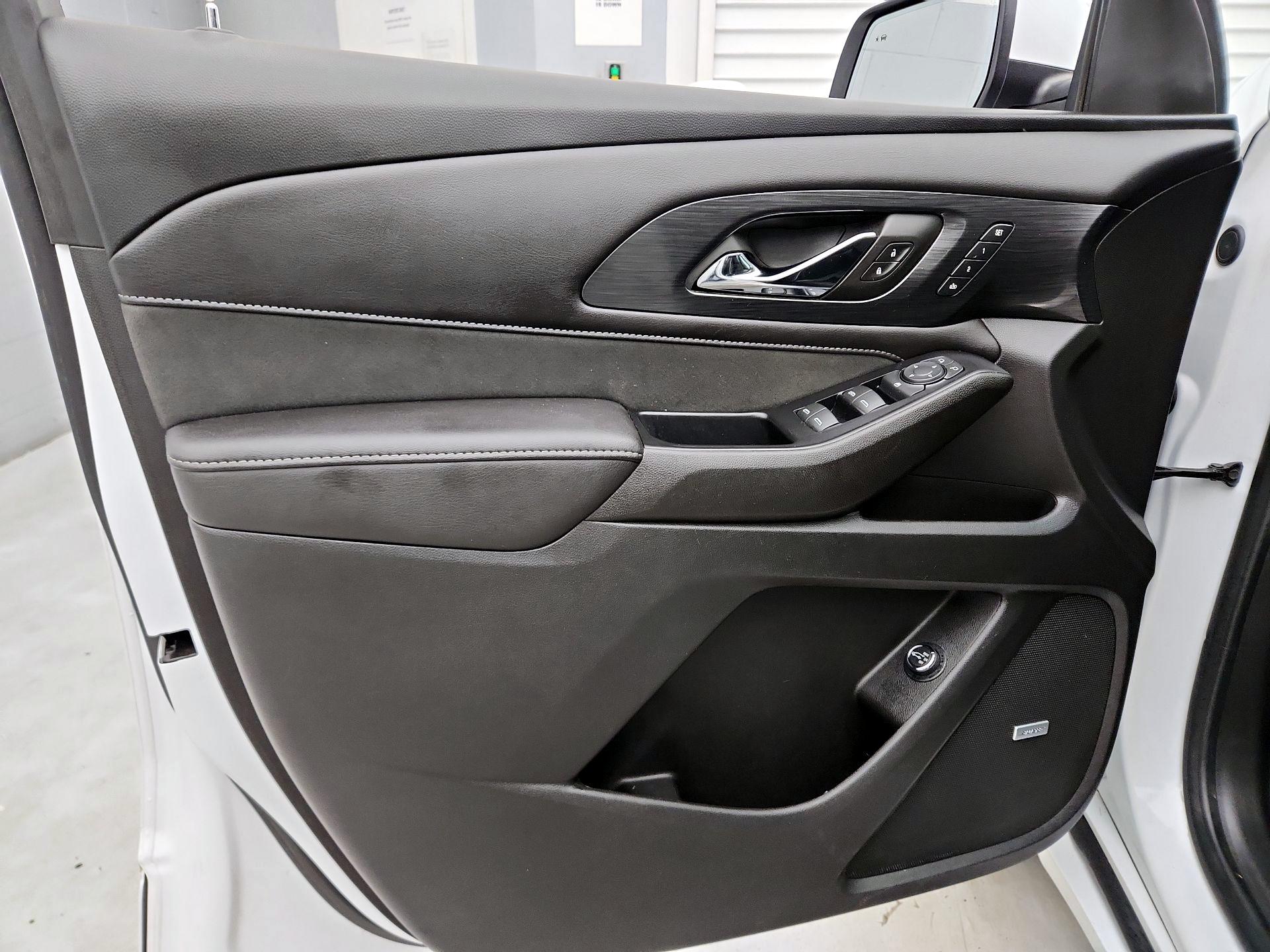 Thumbnail: 2021 Chevrolet Traverse - 12