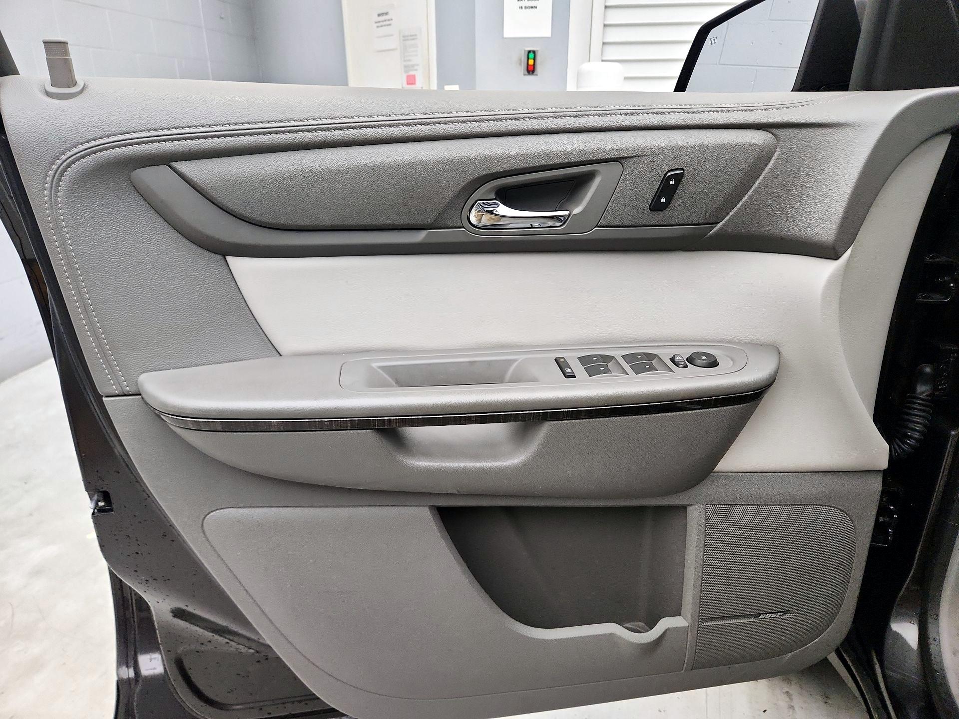 Thumbnail: 2015 GMC Acadia - 12