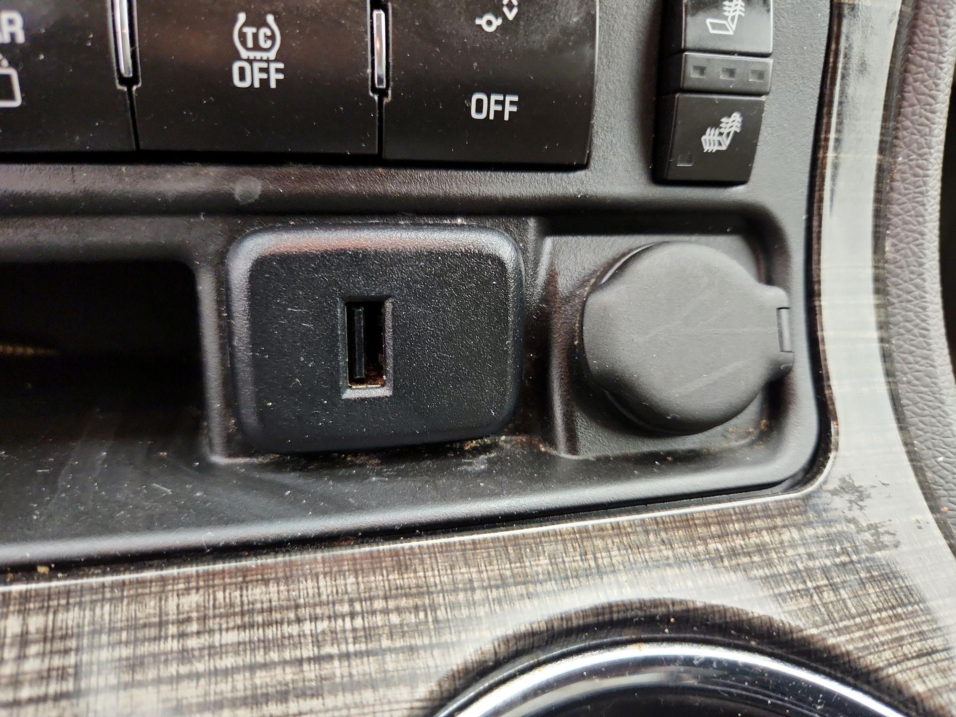 Thumbnail: 2015 GMC Acadia - 18