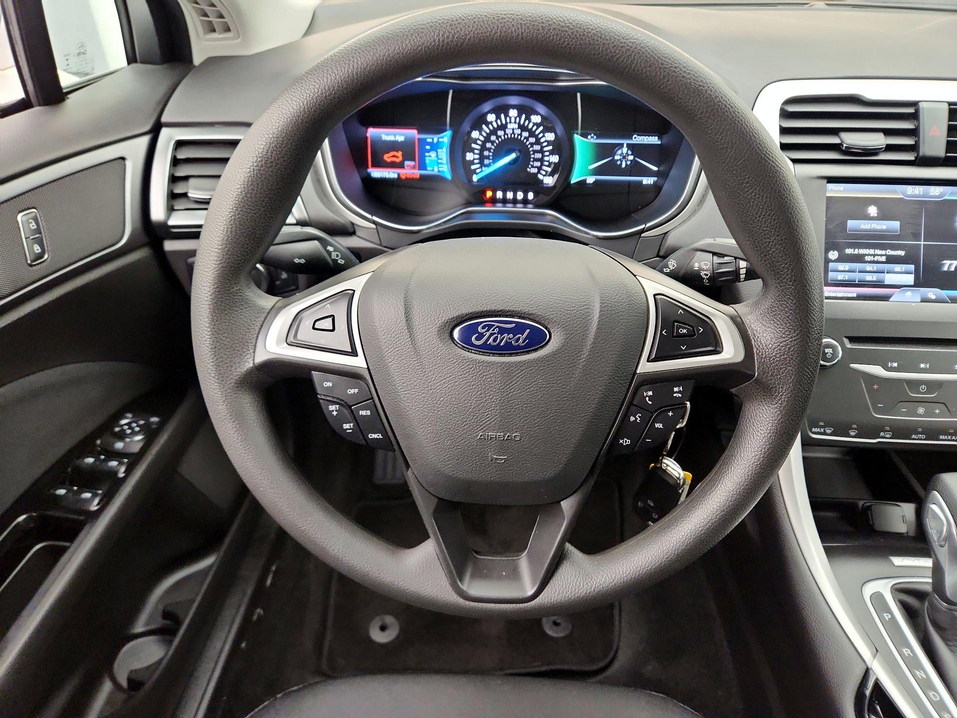 Thumbnail: 2015 Ford Fusion - 10