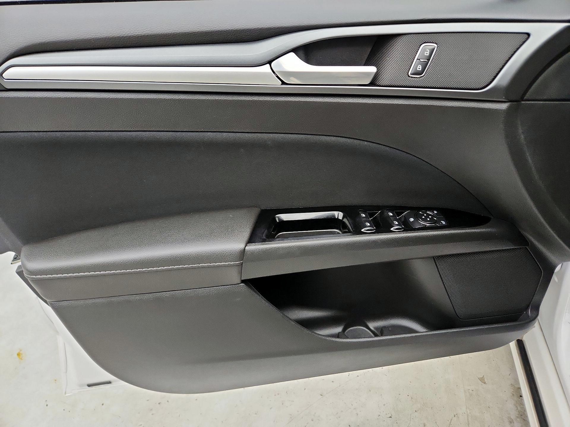 Thumbnail: 2015 Ford Fusion - 12