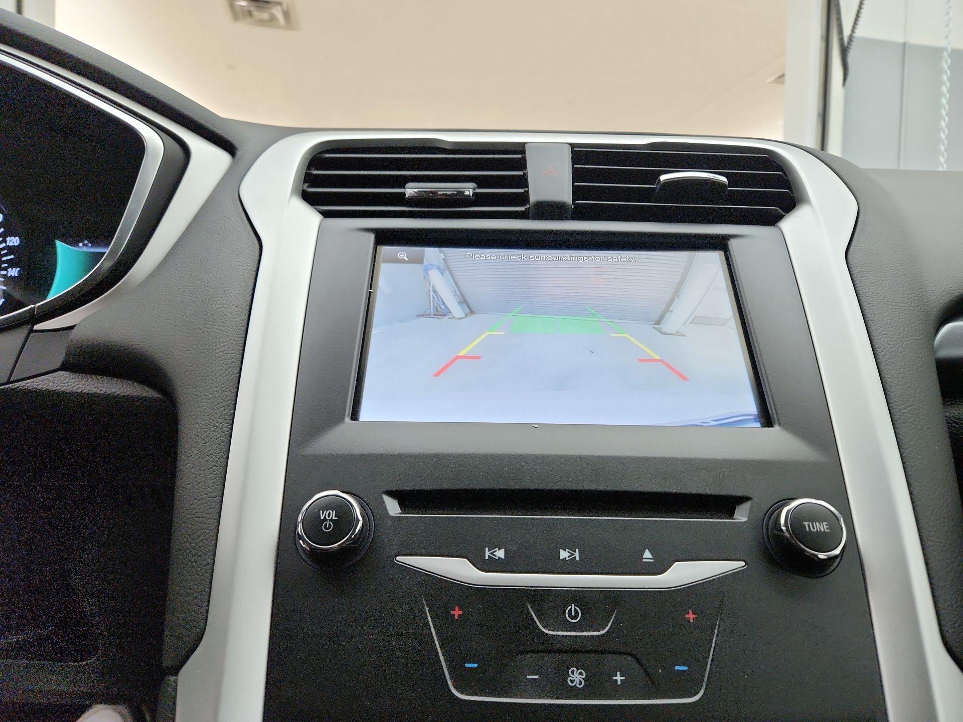 Thumbnail: 2015 Ford Fusion - 14