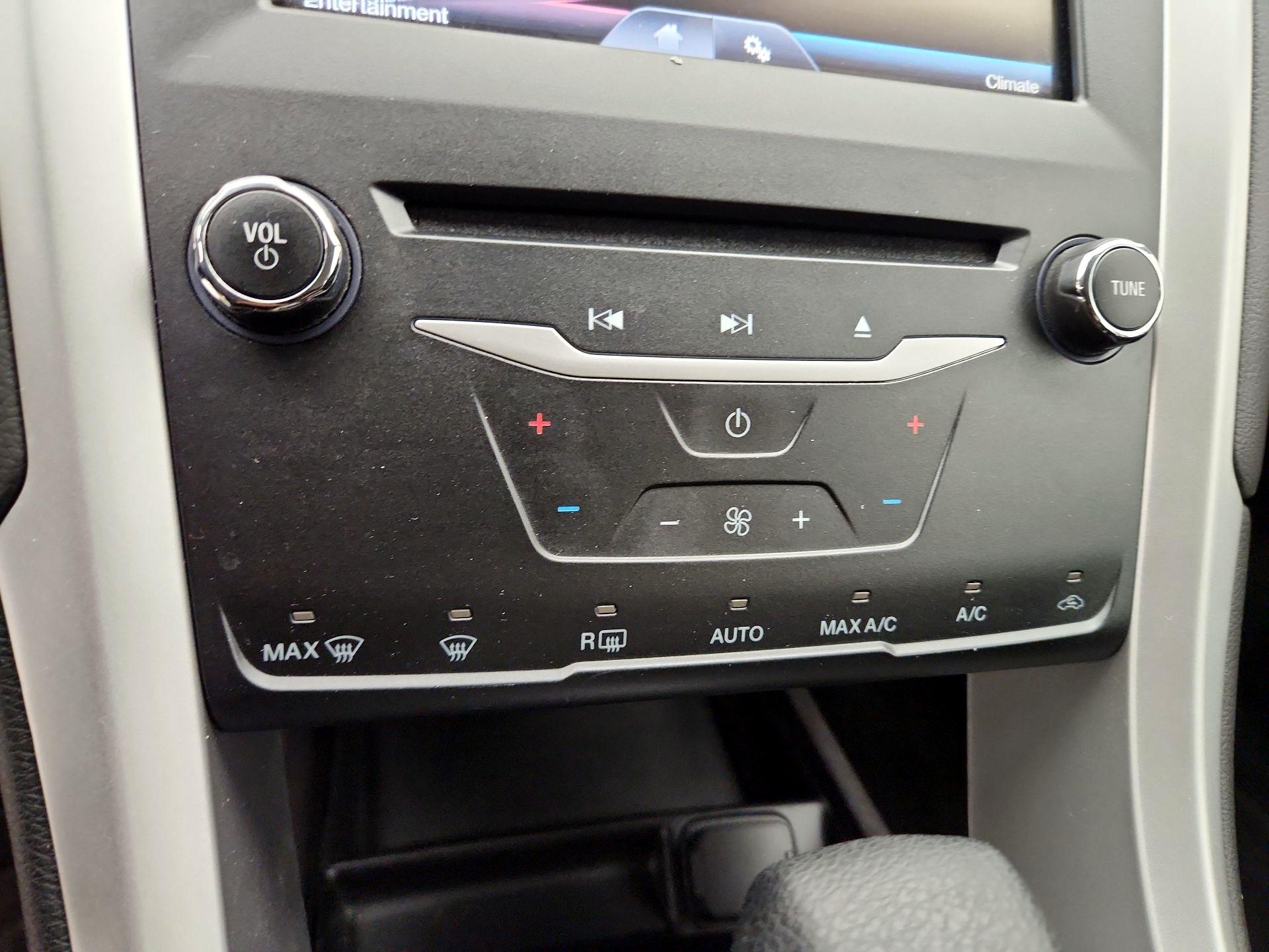 Thumbnail: 2015 Ford Fusion - 16