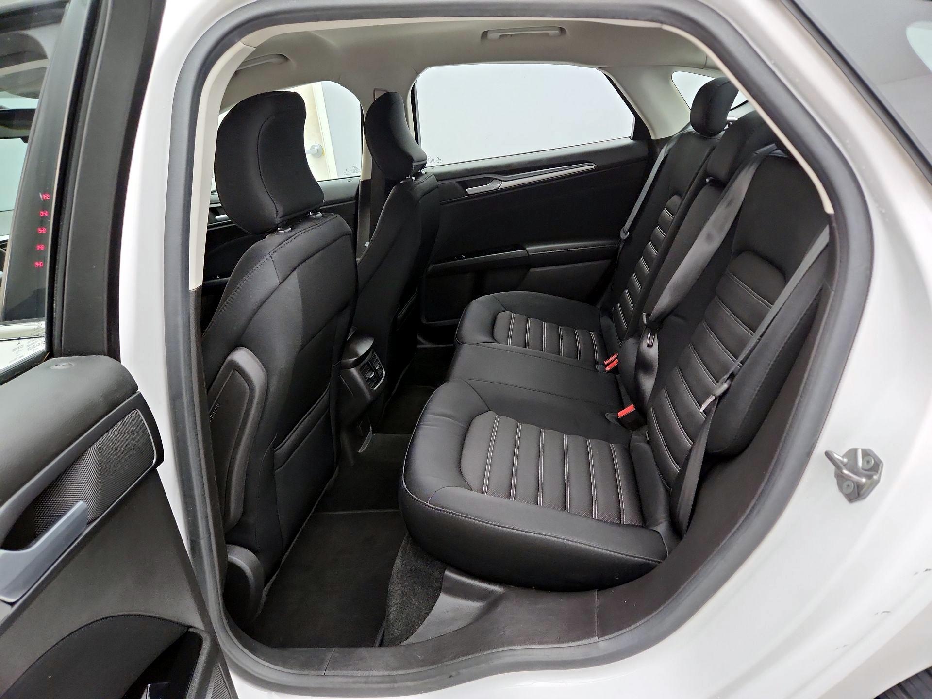 Thumbnail: 2015 Ford Fusion - 19