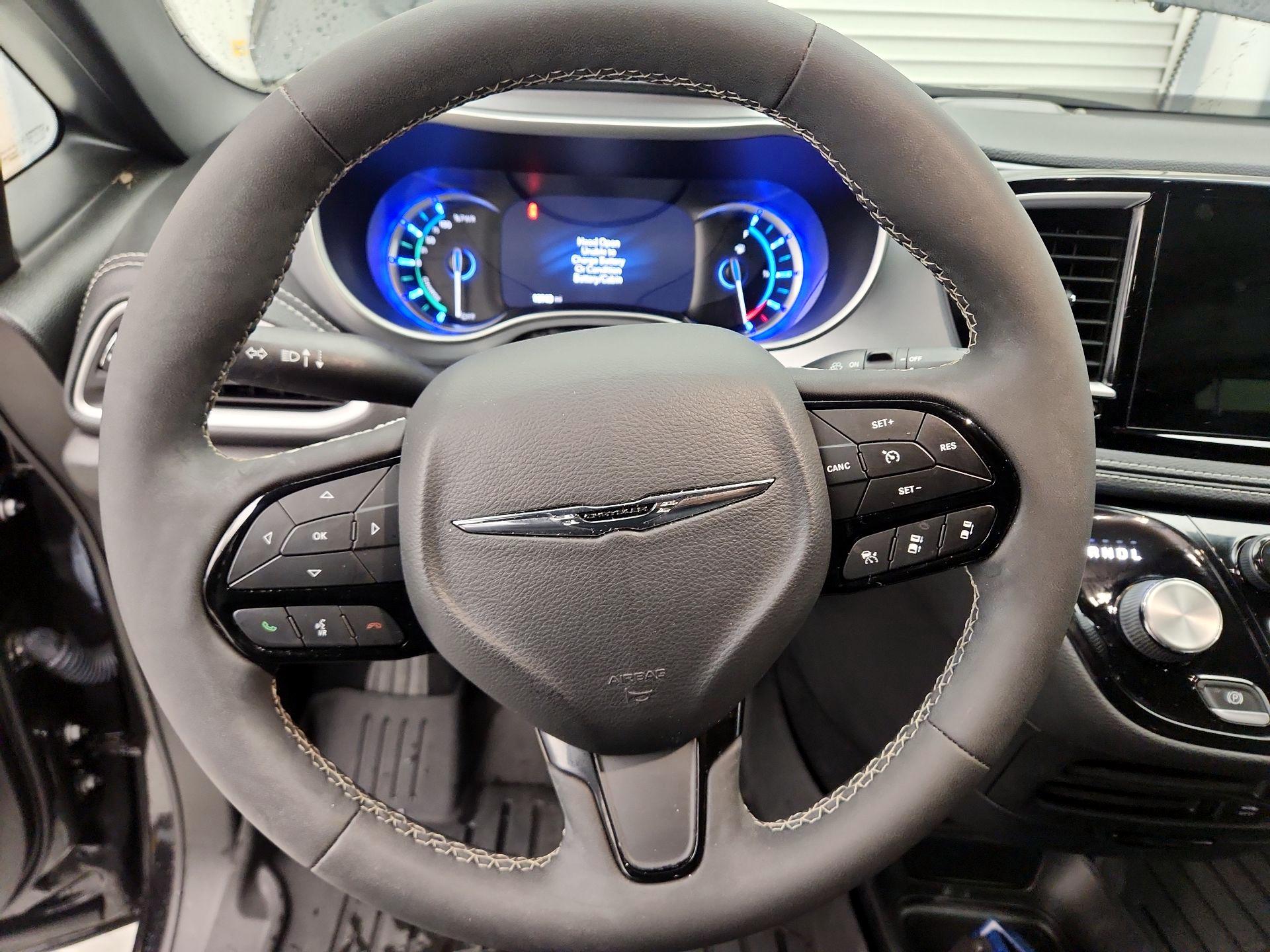 Thumbnail: 2022 Chrysler Pacifica - 10