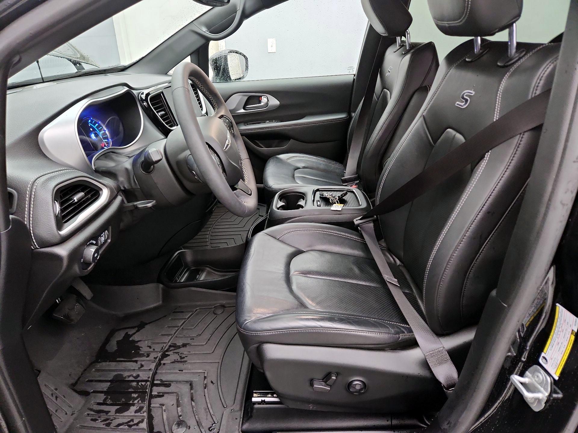 Thumbnail: 2022 Chrysler Pacifica - 11