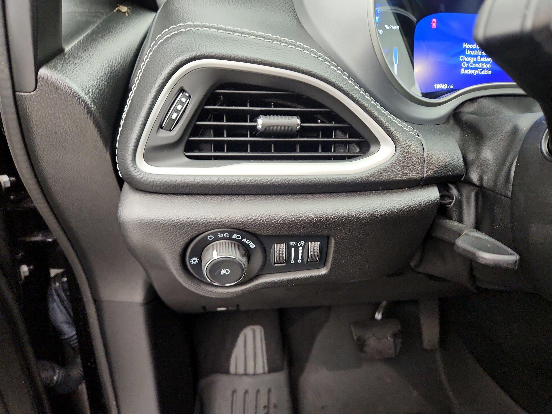 Thumbnail: 2022 Chrysler Pacifica - 13