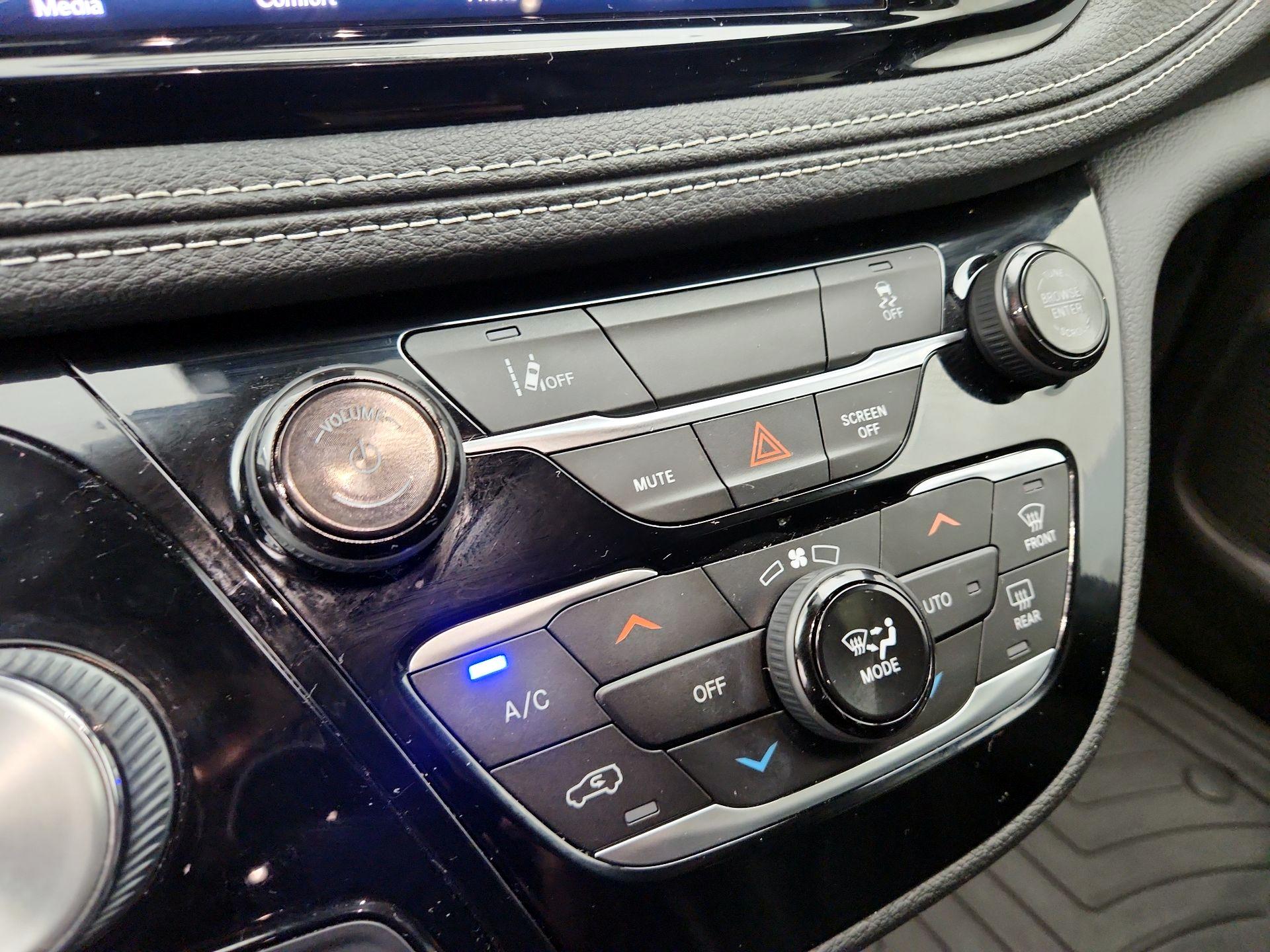 Thumbnail: 2022 Chrysler Pacifica - 16