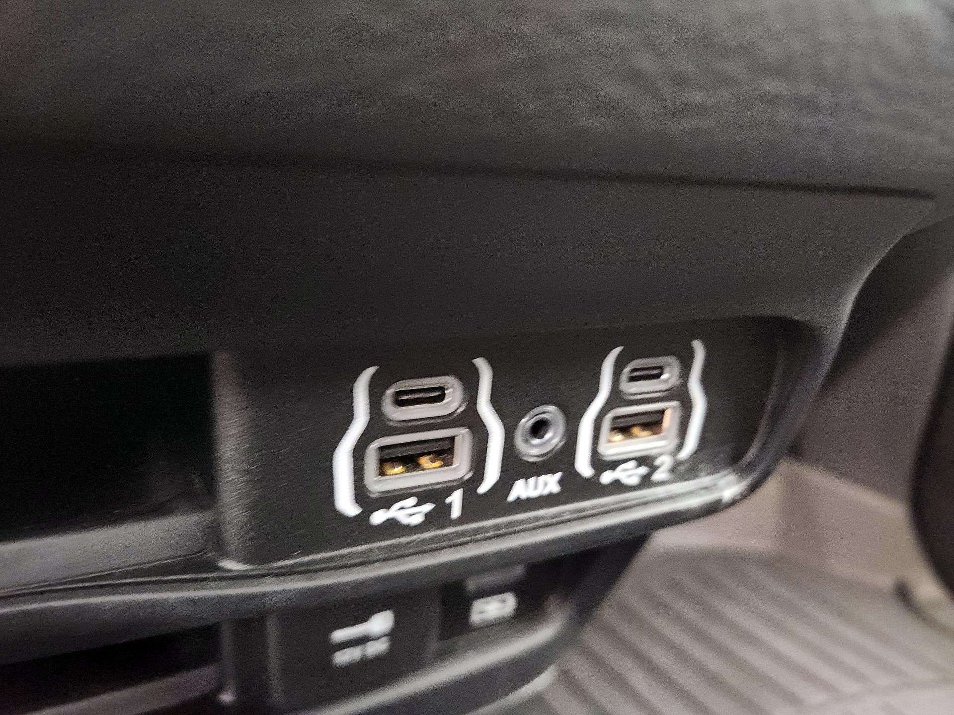 Thumbnail: 2022 Chrysler Pacifica - 18