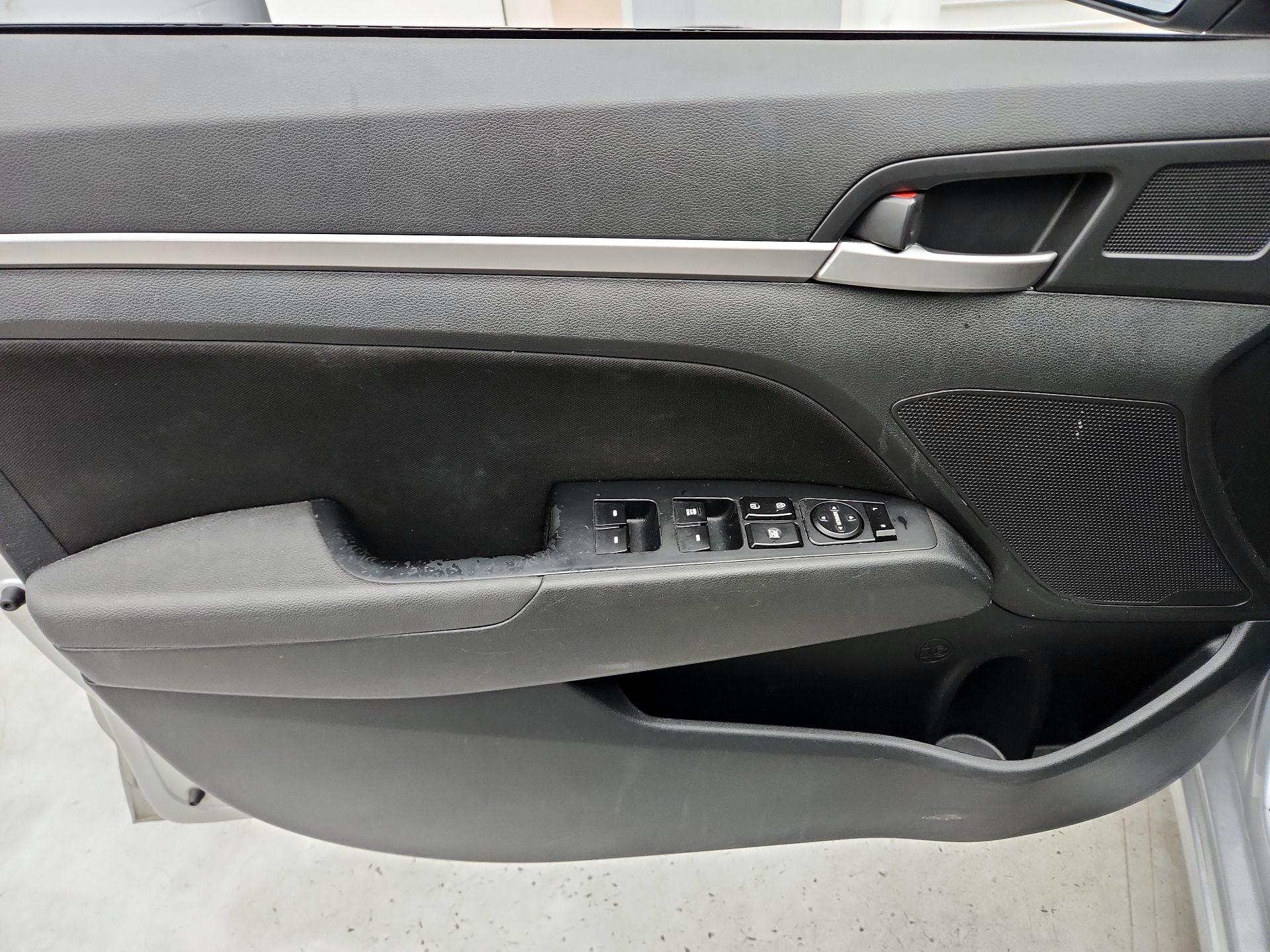 Thumbnail: 2019 Hyundai Elantra - 12