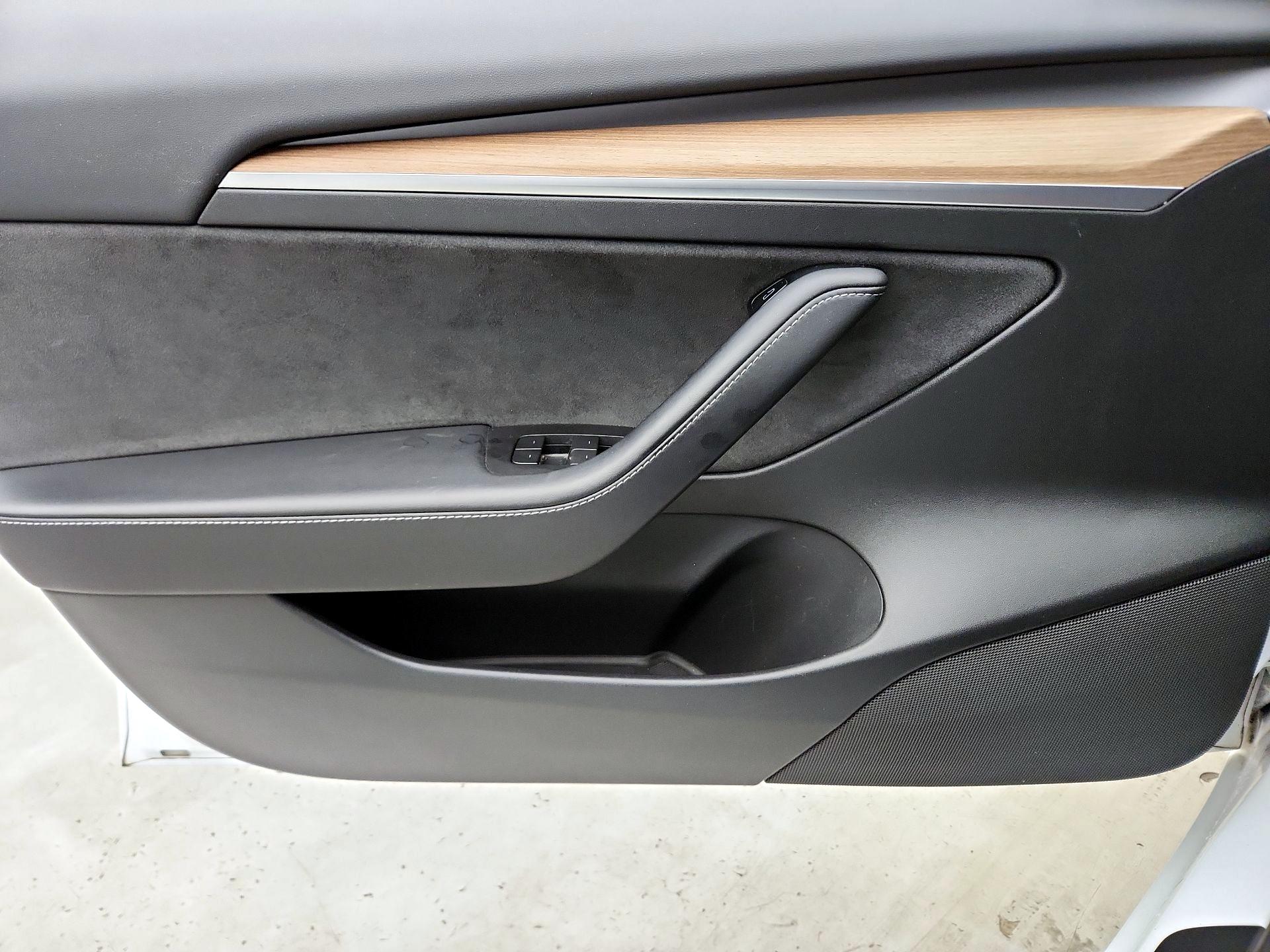 Thumbnail: 2021 Tesla Model 3 - 12