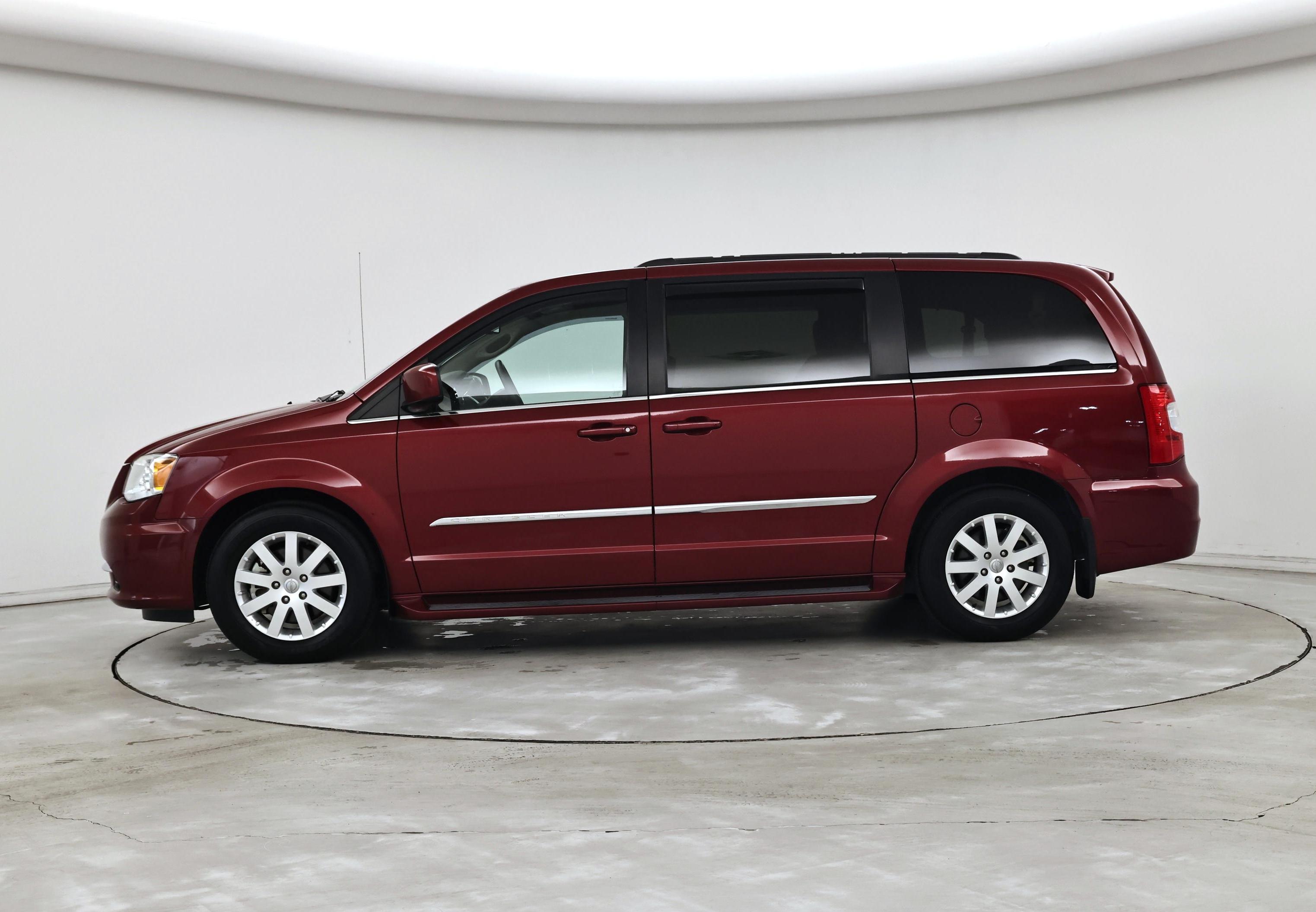 Thumbnail: 2015 Chrysler Town & Country - 3