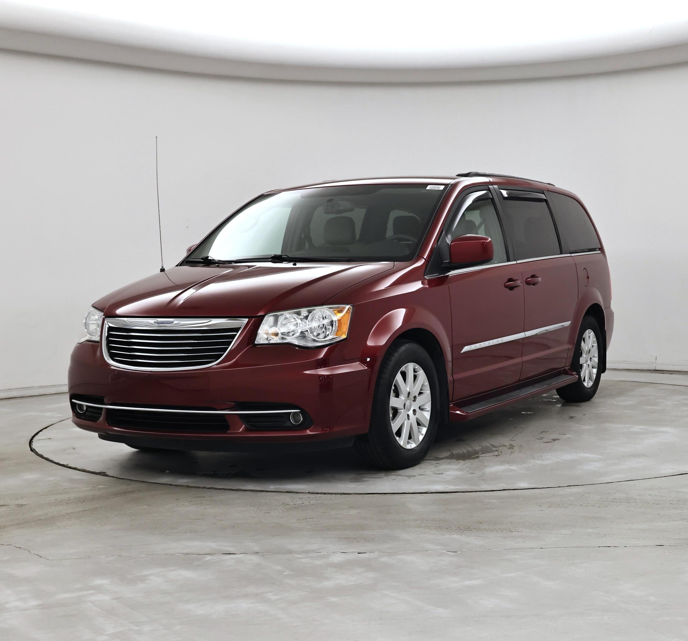 Thumbnail: 2015 Chrysler Town & Country - 4