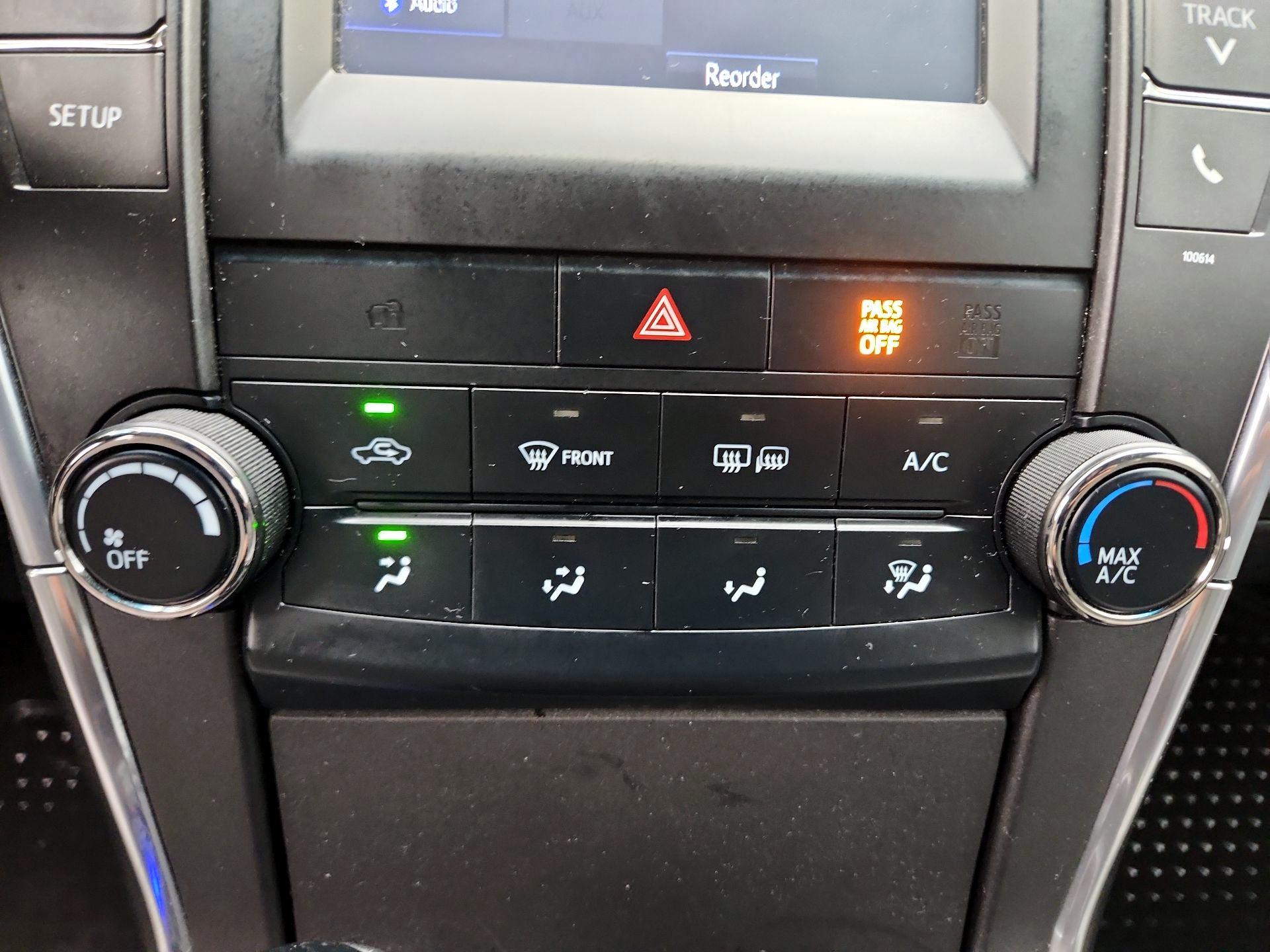 Thumbnail: 2016 Toyota Camry - 16