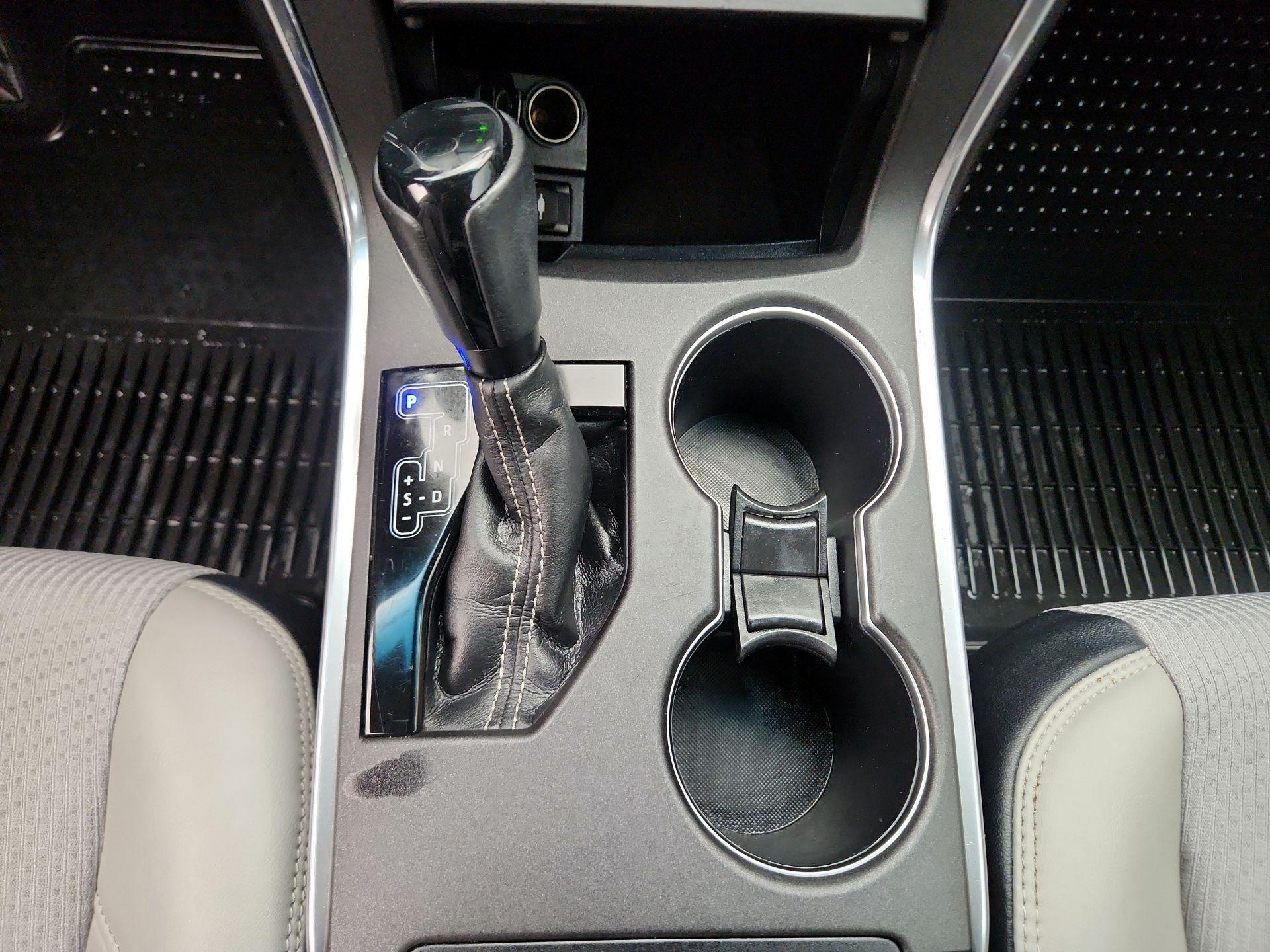 Thumbnail: 2016 Toyota Camry - 17