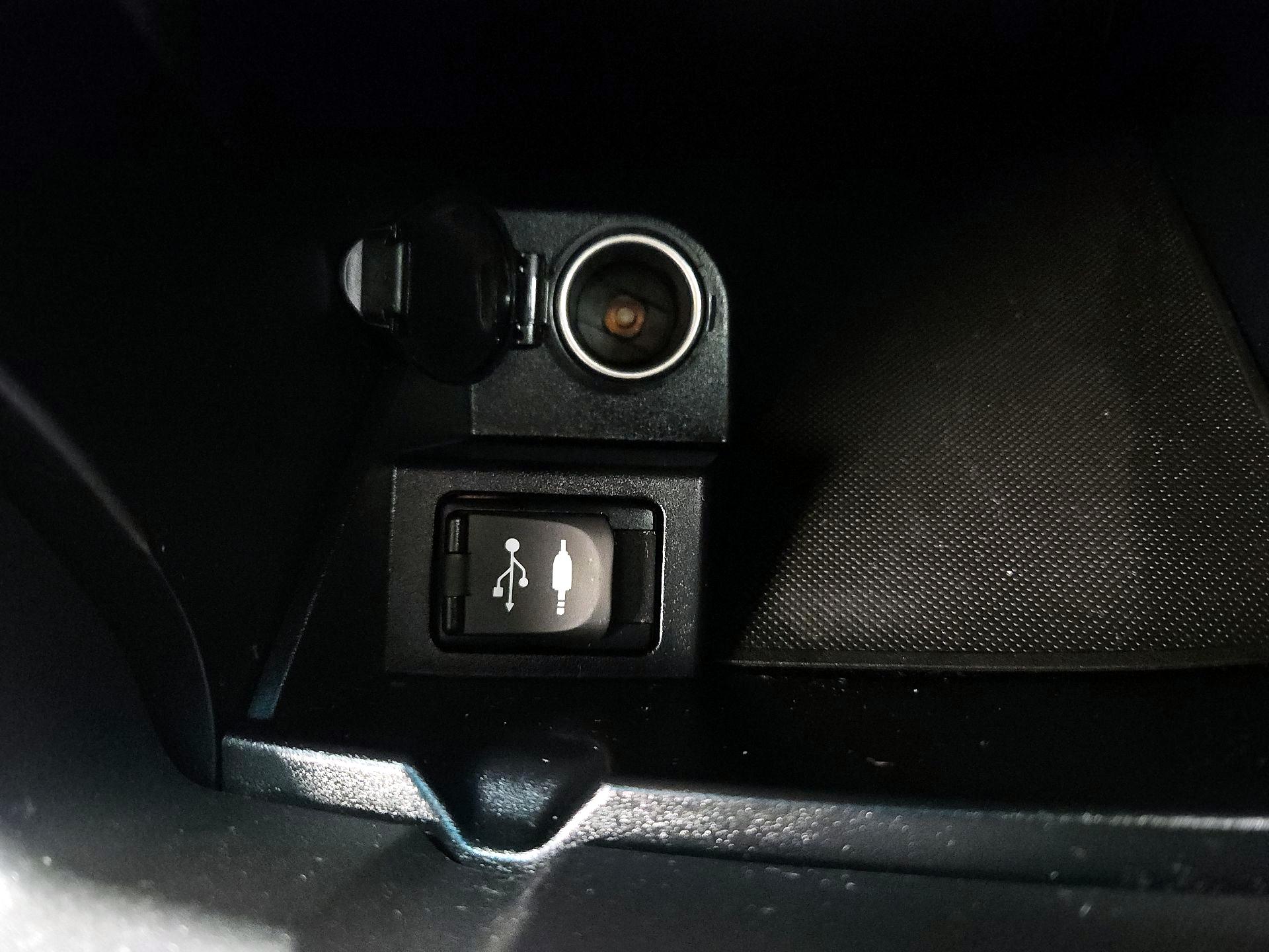 Thumbnail: 2016 Toyota Camry - 18