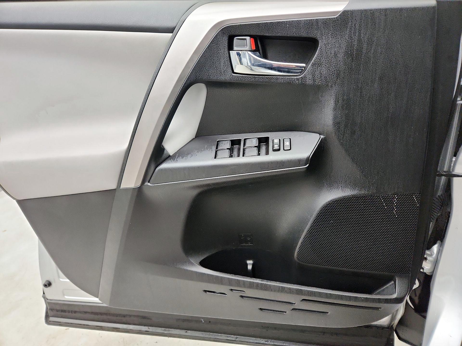 Thumbnail: 2016 Toyota RAV4 - 12