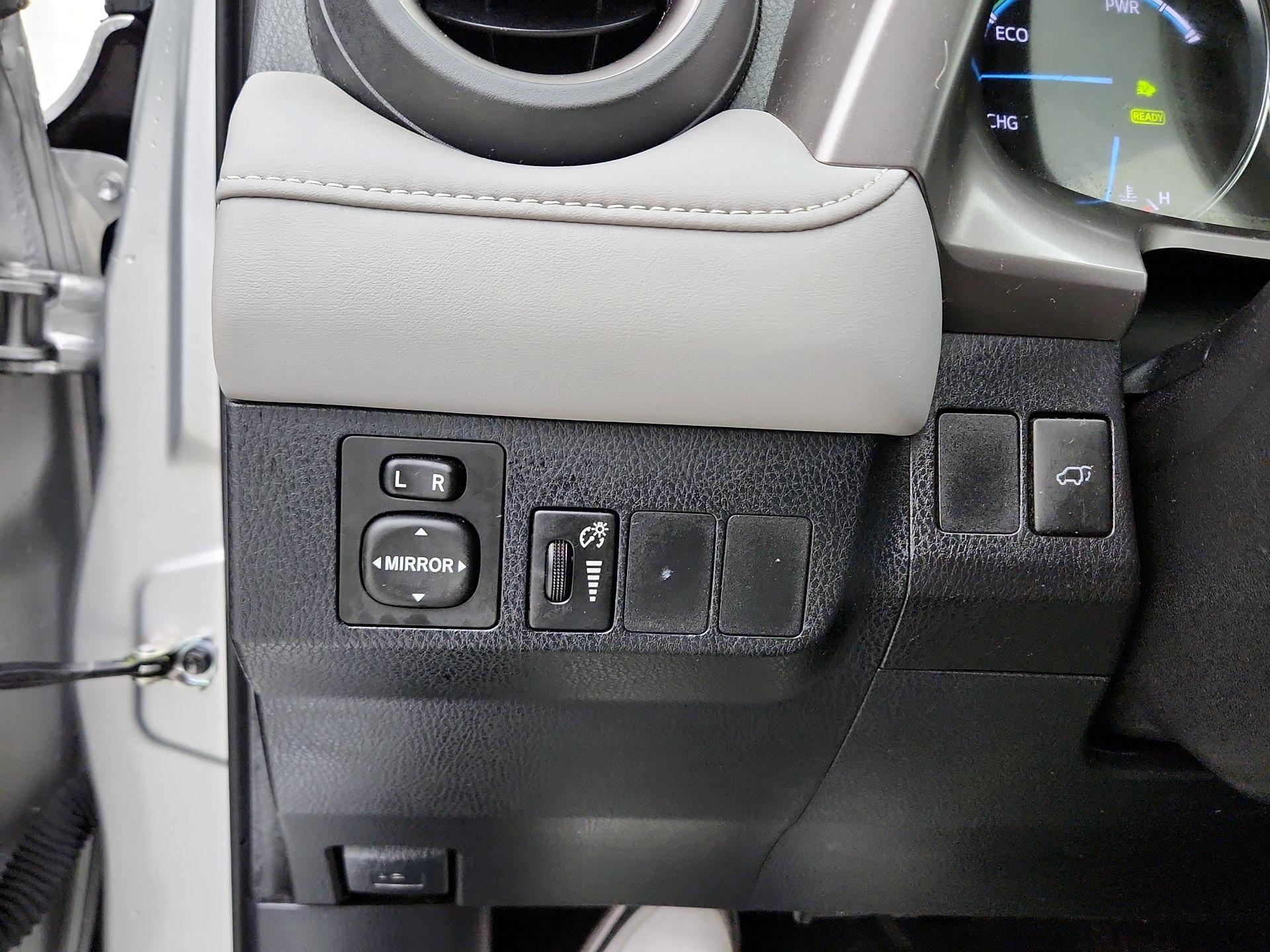 Thumbnail: 2016 Toyota RAV4 - 13