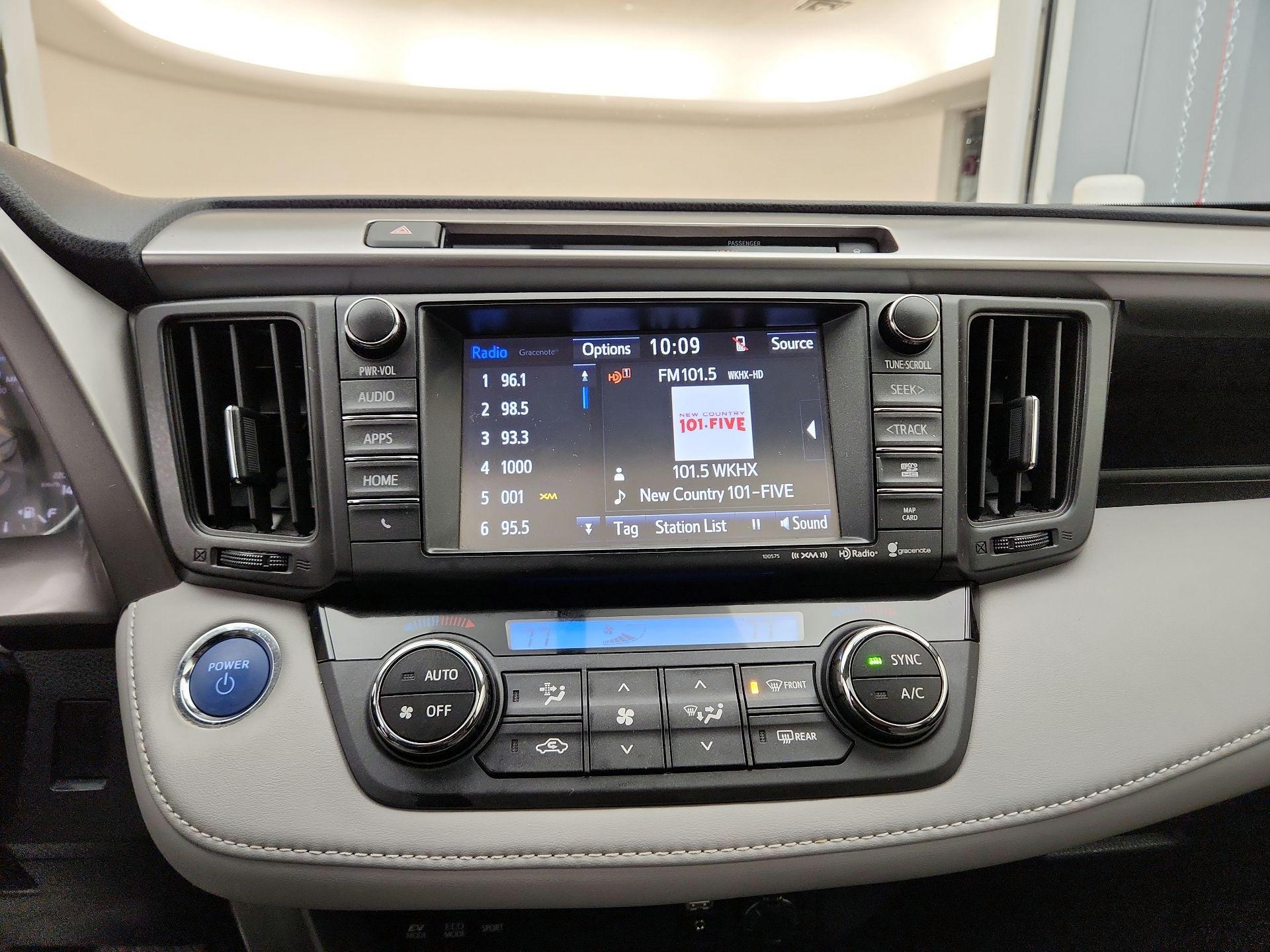 Thumbnail: 2016 Toyota RAV4 - 15