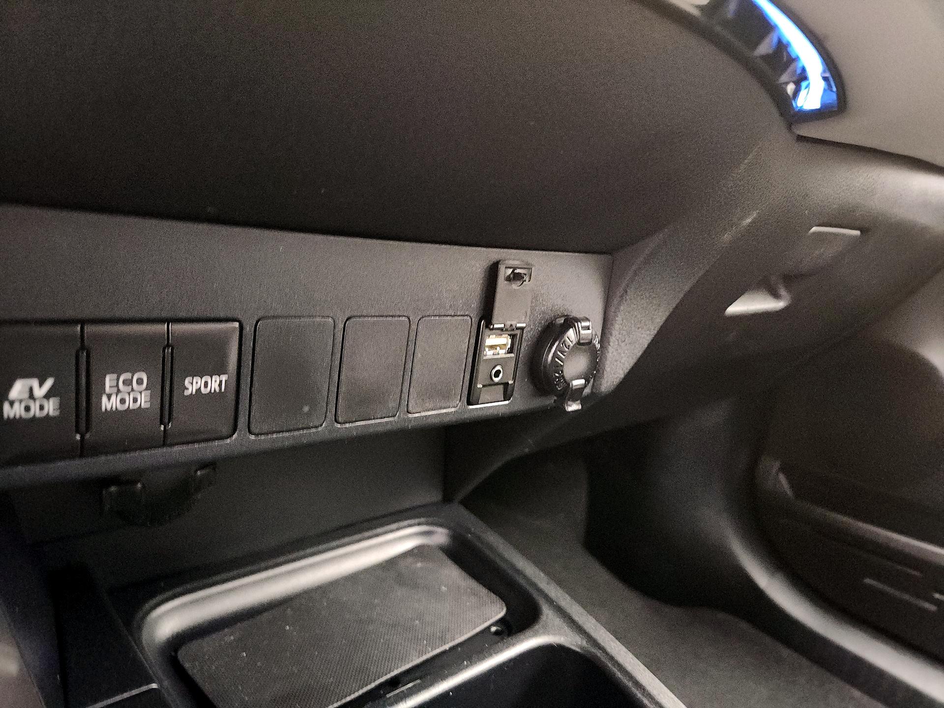 Thumbnail: 2016 Toyota RAV4 - 18